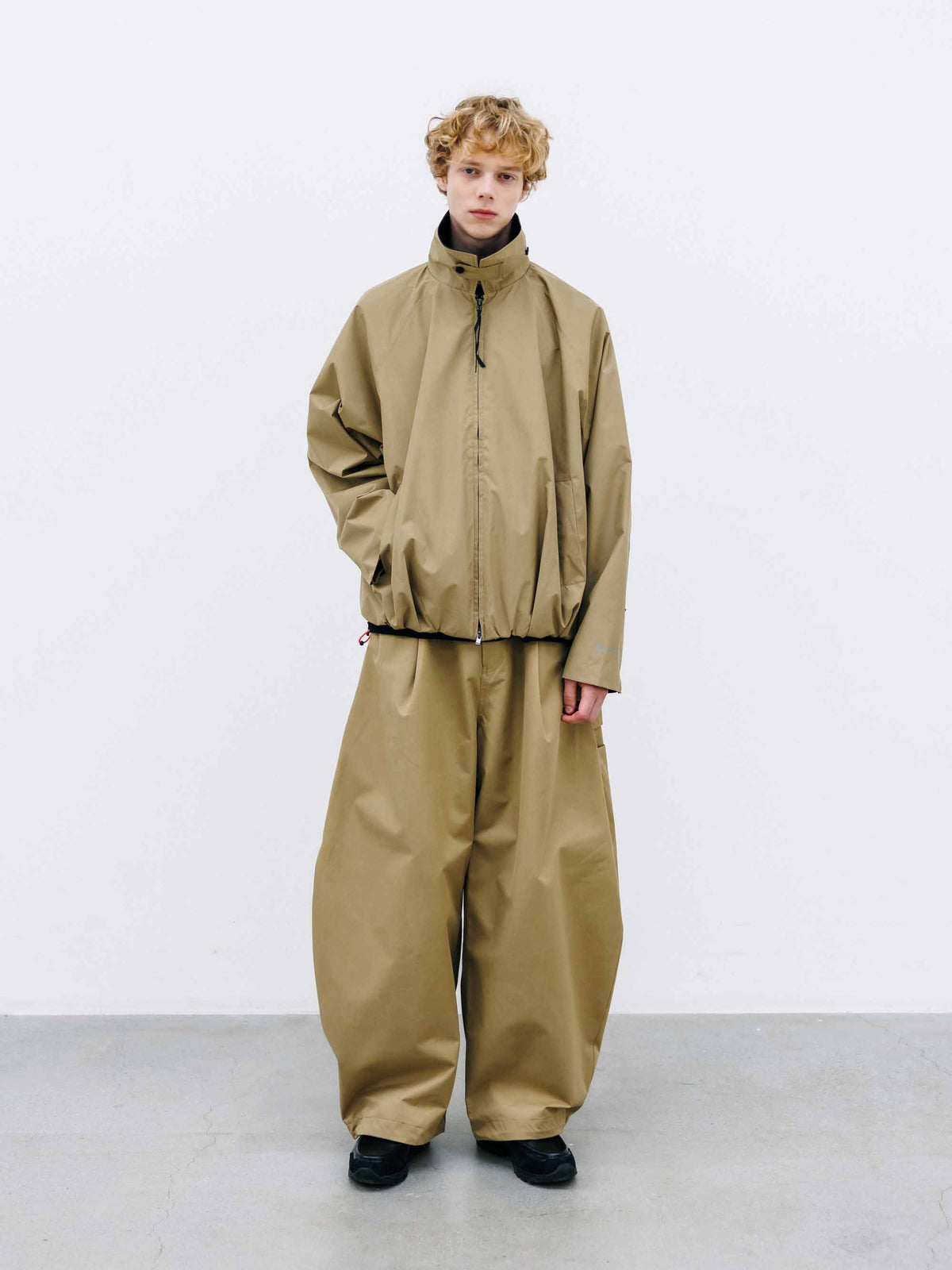 【9.26 SAT 20:00- IN STOCK】+phenix WINDSTOPPER® by GORE-TEX LABS CITY UTILITY BALLOON JACKET (CAMEL BEIGE)