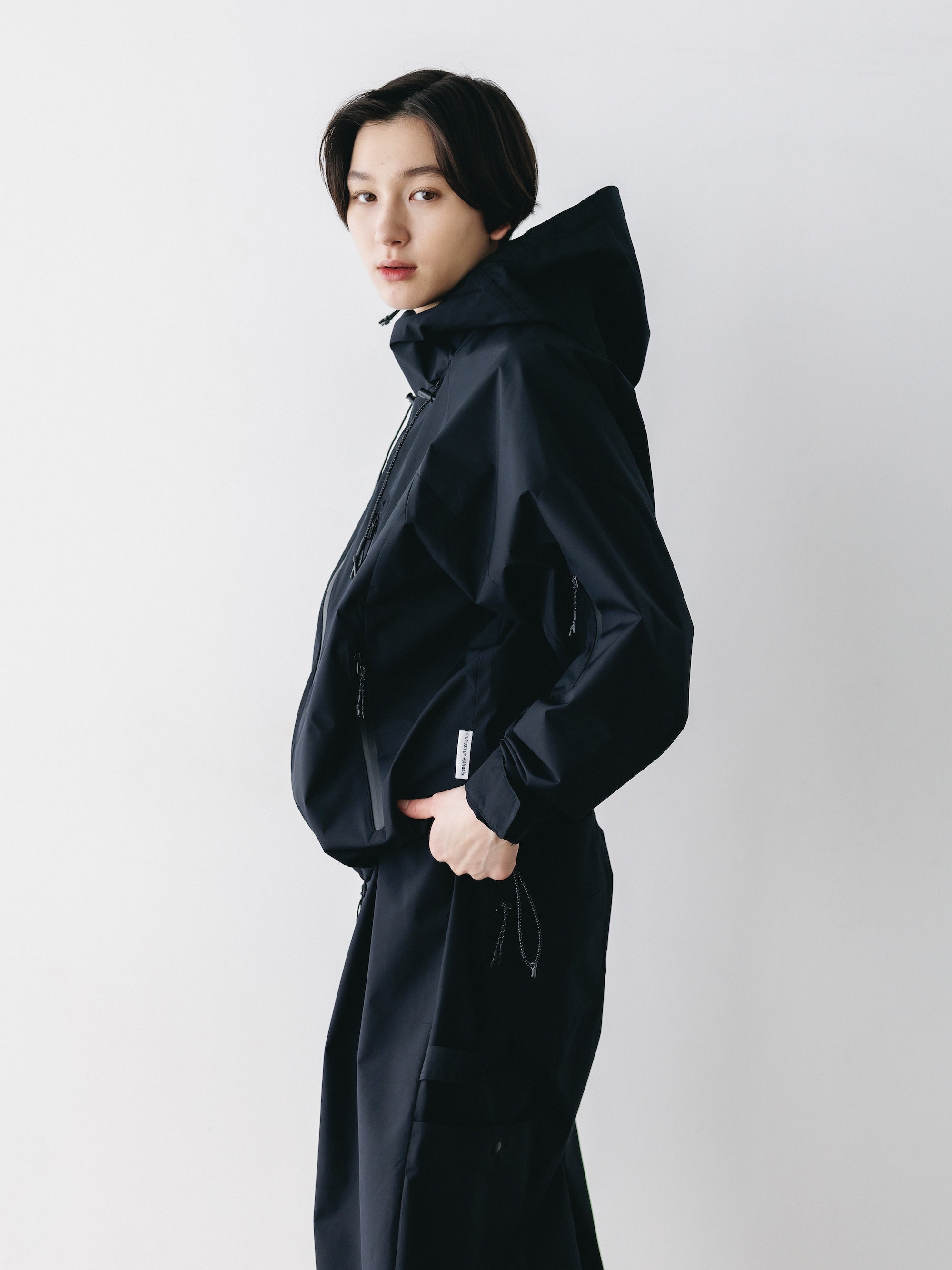 【TRANSIT】フード付きブラックジャケット phenix 別注 WINDSTOPPER(R) PRODUCTS BY GORE-TEX LABS スタンド