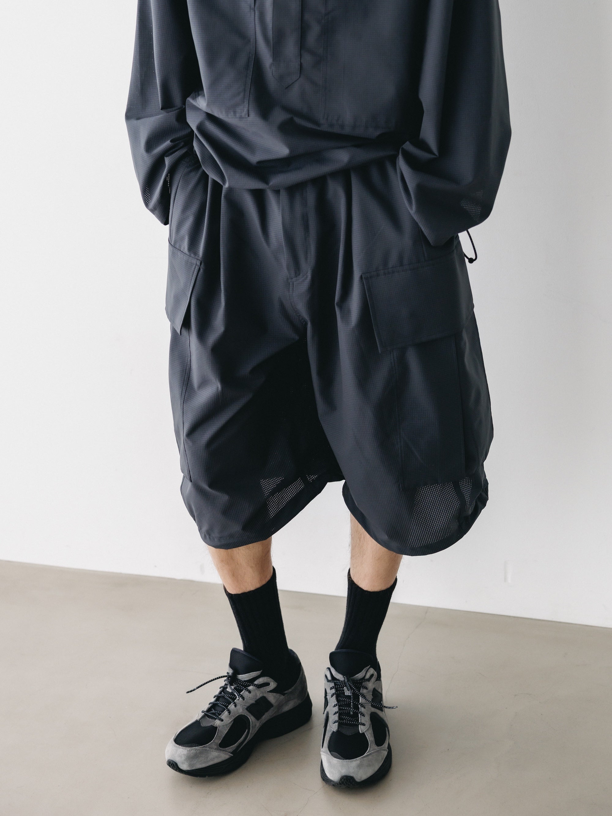 【4.11 SAT 20:00- IN STOCK】COOLDOTS® CITY MEGA POCKET BALLOON CARGO HALF PANTS (CHARCOAL)