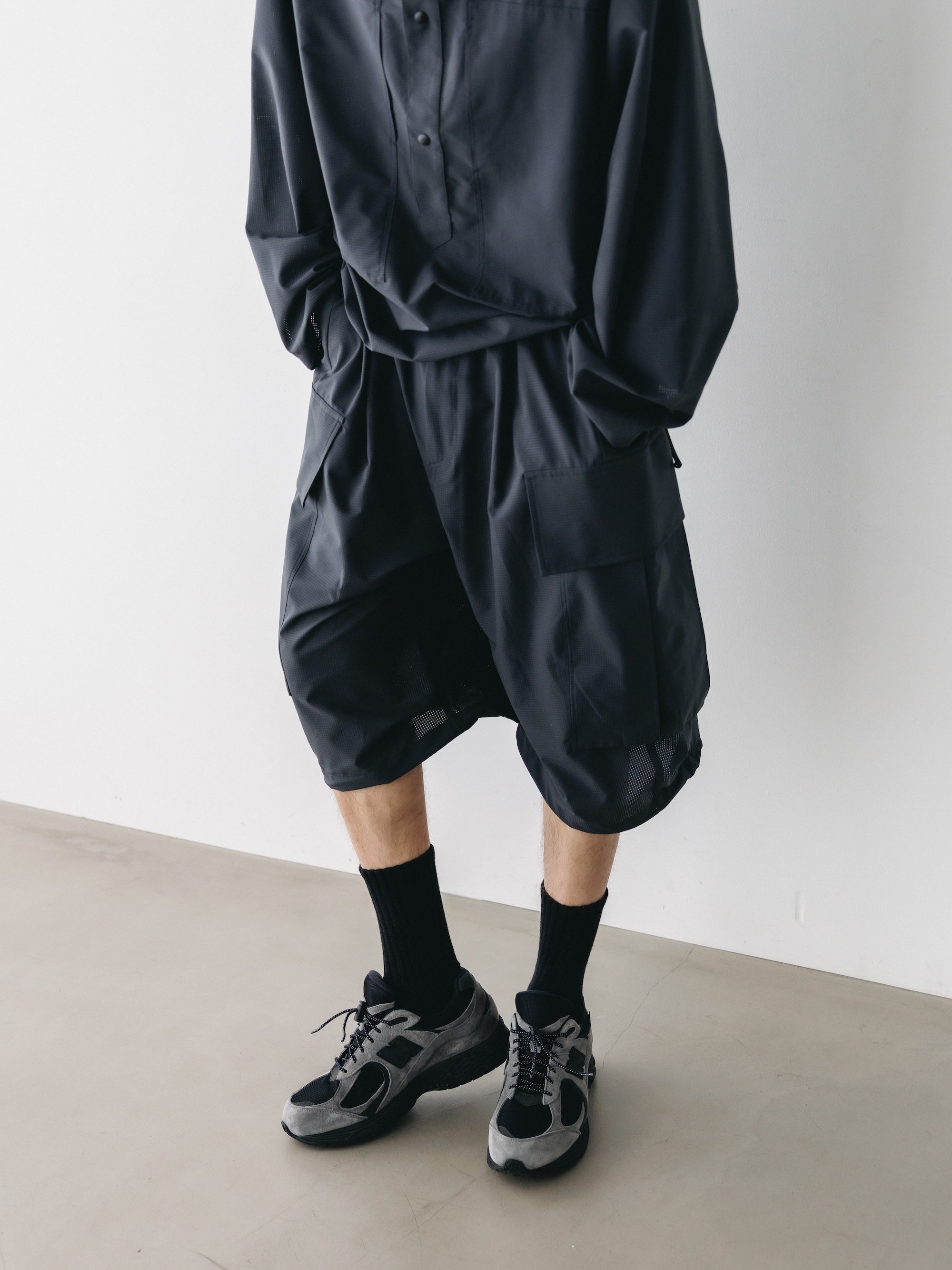 【4.11 SAT 20:00- IN STOCK】COOLDOTS® CITY MEGA POCKET BALLOON CARGO HALF PANTS (CHARCOAL)