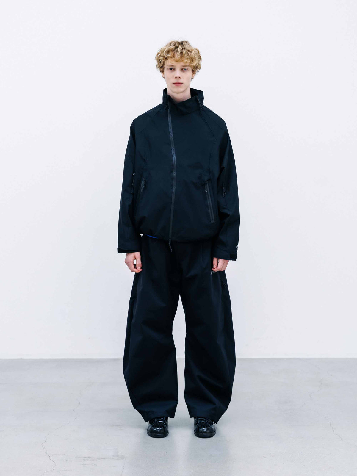 【9.26 SAT 20:00- IN STOCK】+phenix WINDSTOPPER® by GORE-TEX LABS CITY SIDEWINDER JACKET (BLACK)