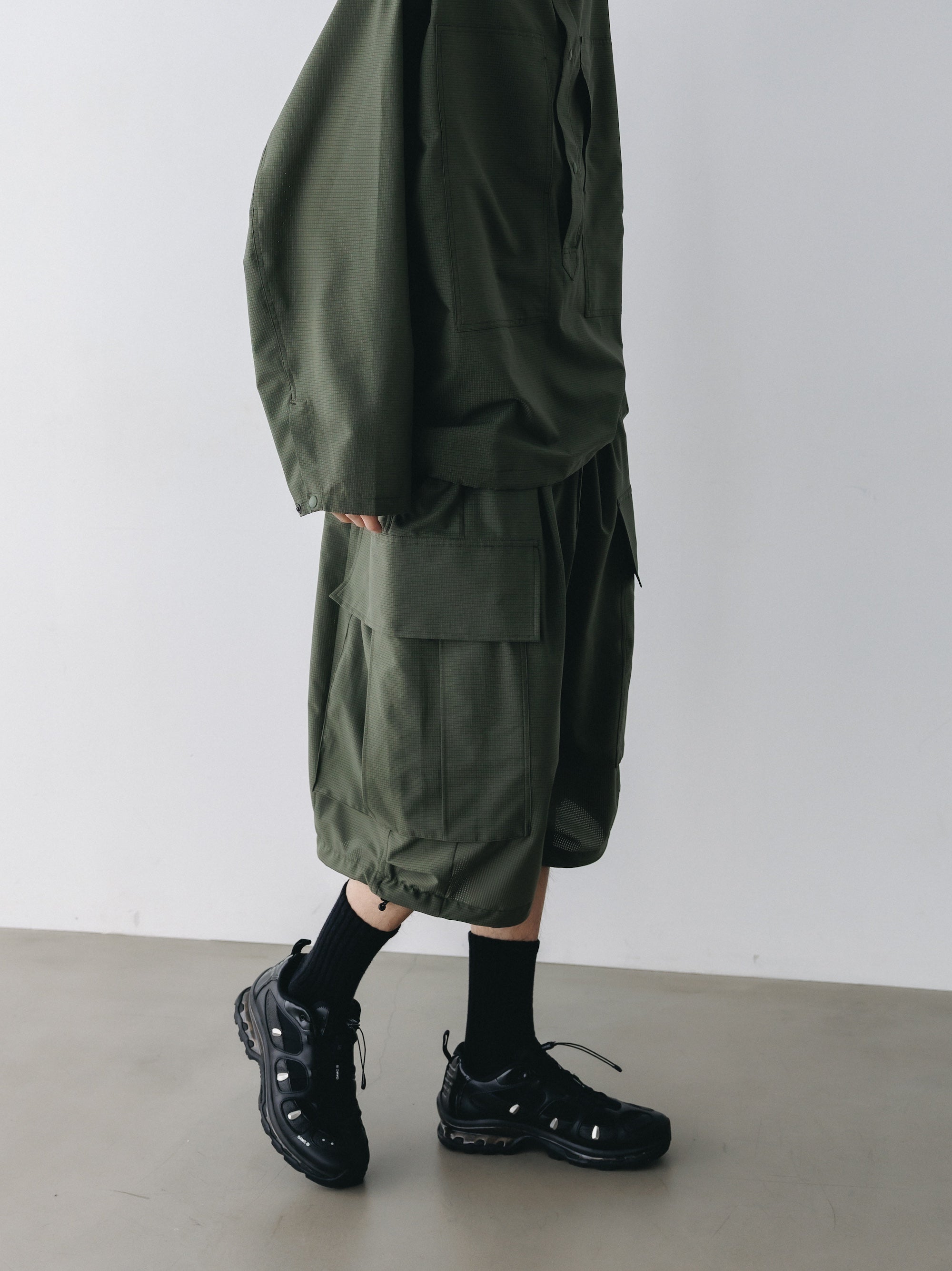 【4.11 SAT 20:00- IN STOCK】COOLDOTS® CITY MEGA POCKET BALLOON CARGO HALF PANTS (OLIVE)
