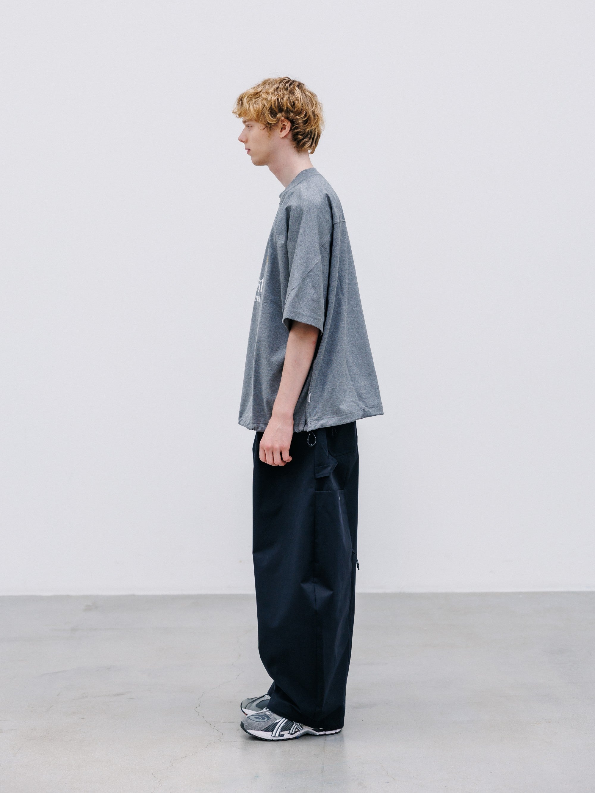 【8.29 SAT 20:00- IN STOCK】EMBROIDERED GAME S/S T-SHIRT WITH DRAWSTRINGS (HEATHER GRAY)