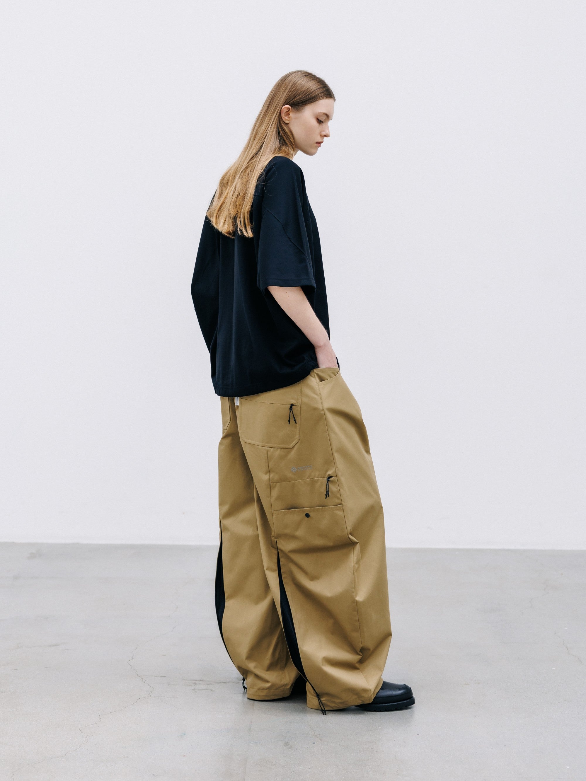 【8.29 SAT 20:00- IN STOCK】EMBROIDERED GAME S/S T-SHIRT WITH DRAWSTRINGS (BLACK)