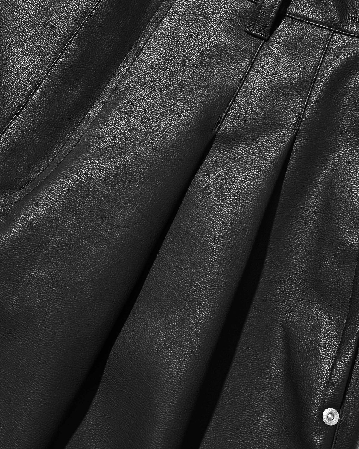 【9.16 WED 20:00- IN STOCK】SYNTHETIC SKIN-TEX CITY BAGGY HALF PANTS (BLACK)