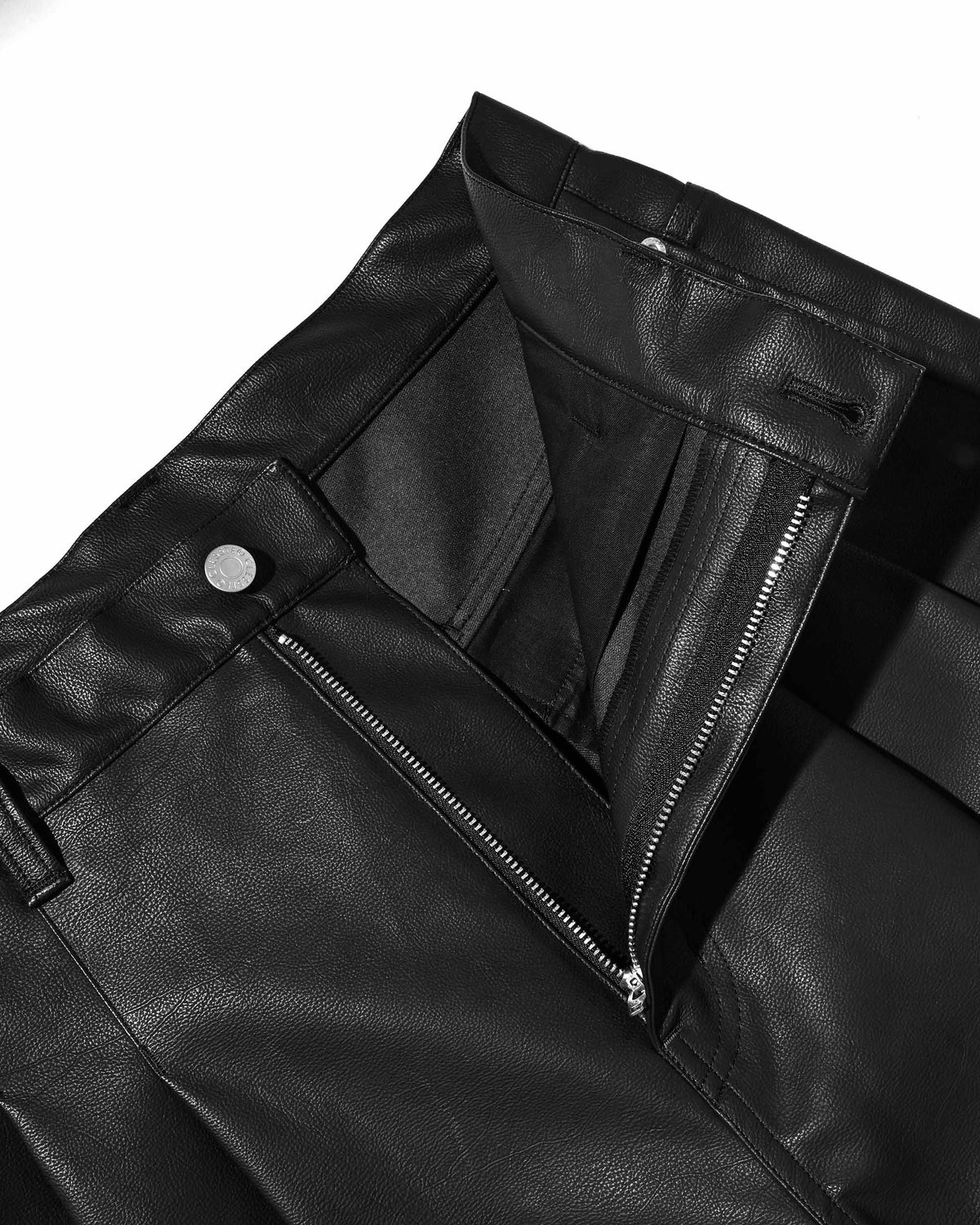 【9.16 WED 20:00- IN STOCK】SYNTHETIC SKIN-TEX CITY BAGGY HALF PANTS (BLACK)