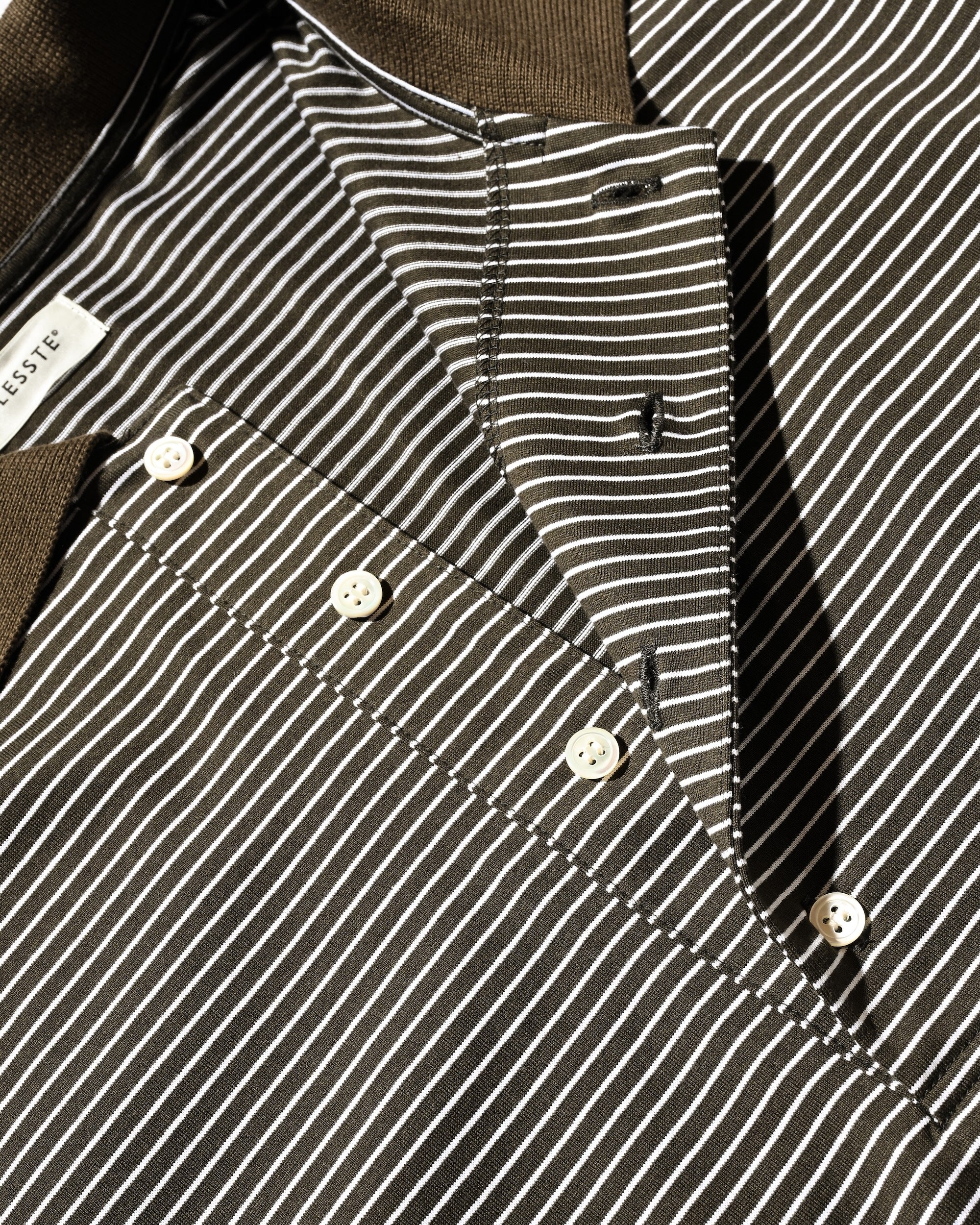 EMBROIDERY LOGO STRIPED S/S POLO WITH DRAWSTRINGS (BROWN×WHITE)