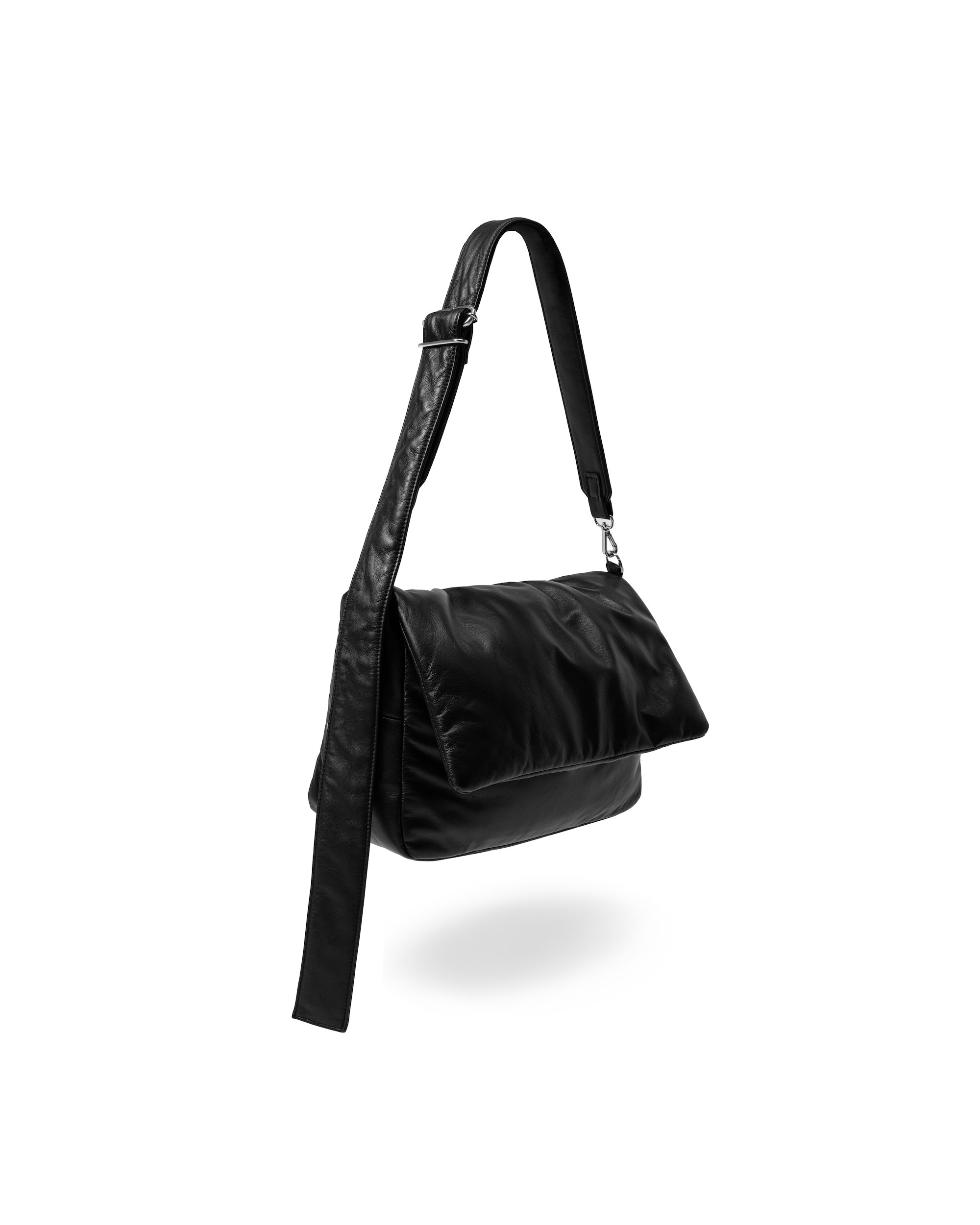 3.1 SAT 20:00- IN STOCK】LEATHER PADDED FLAP HOLIDAY BAG