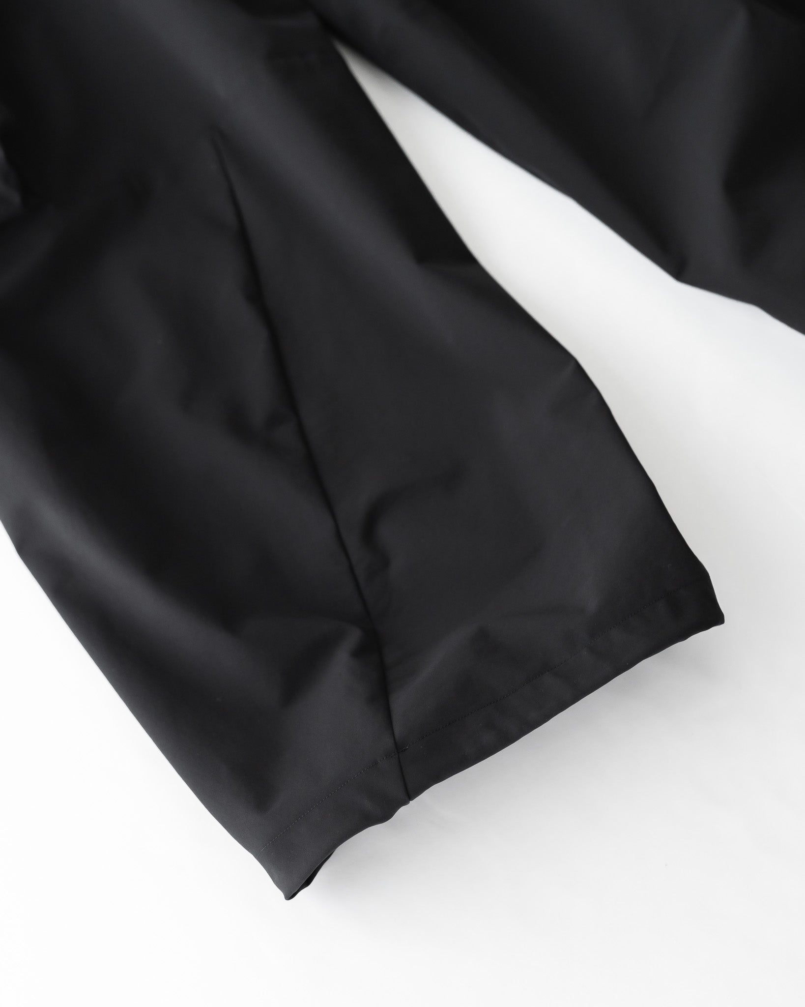 SOFT SHELL WIDE CAGO PANTS.