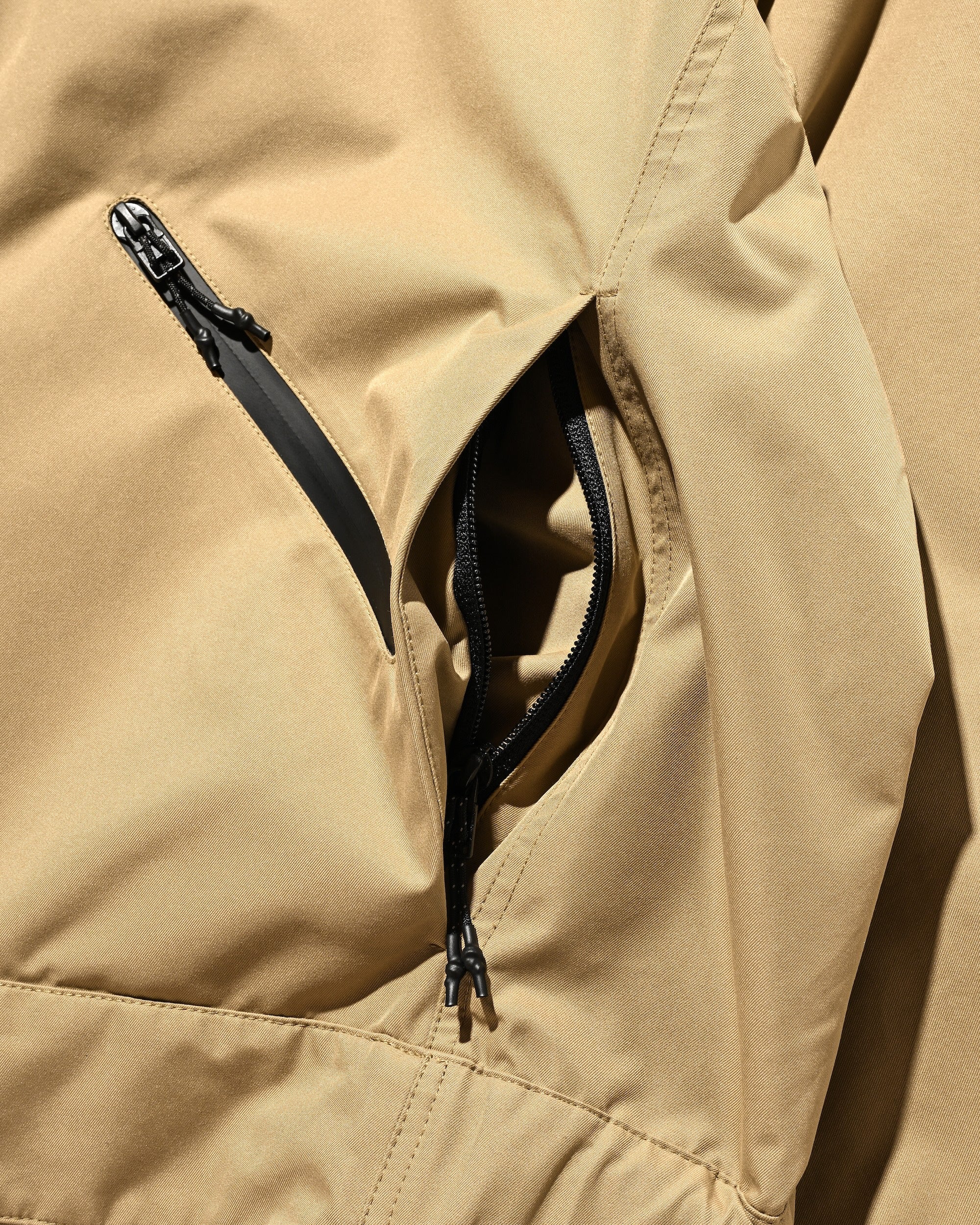 【9.24 WED 20:00- IN STOCK】+phenix WINDSTOPPER® by GORE-TEX LABS TWILL CITY WORKER JACKET (CARAMEL BEIGE)