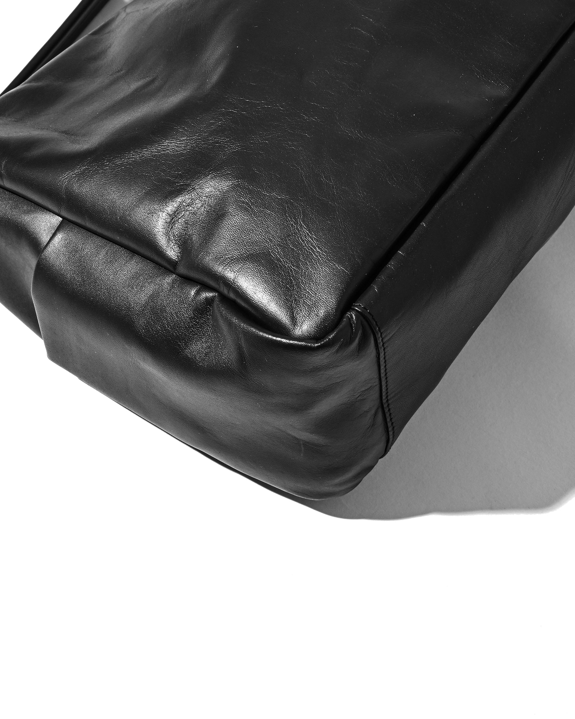 LEATHER DAYOFF BAG LARGE (BLACK)