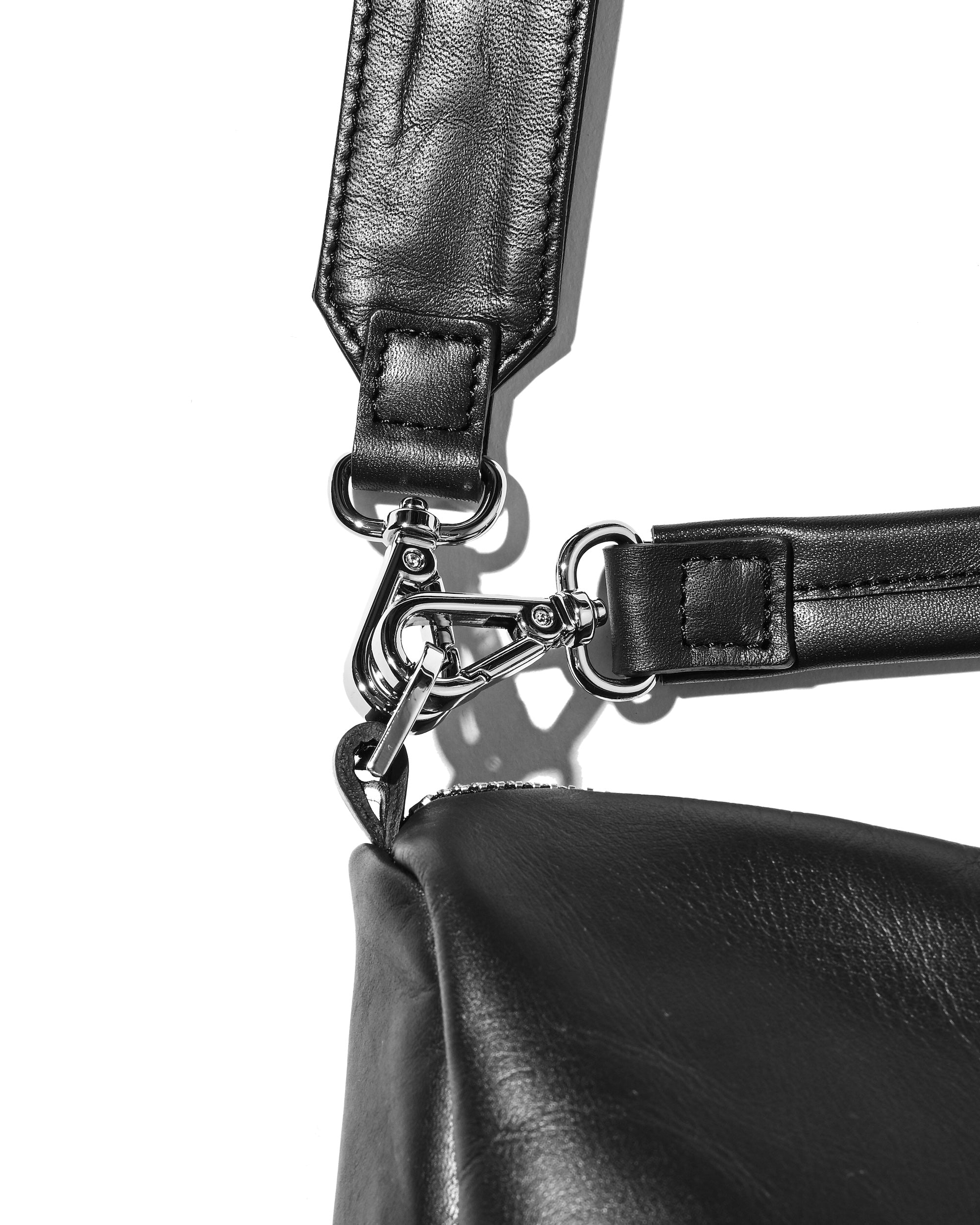 【6.17 WED 20:00- IN STOCK】LEATHER DAYOFF BAG LARGE (BLACK)