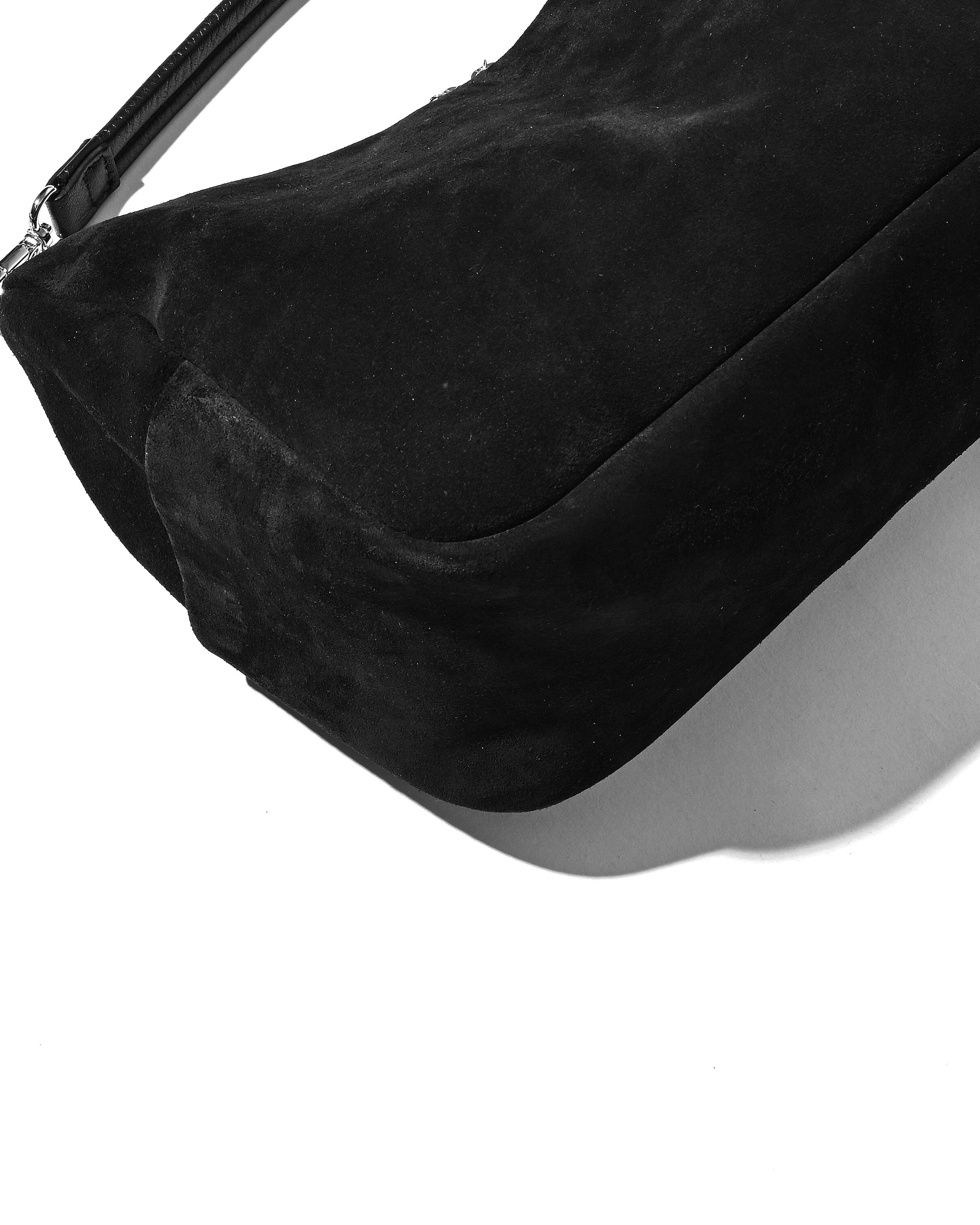 5.27 WED 20:00- IN STOCK】SUEDE DAYOFF BAG (BLACK)