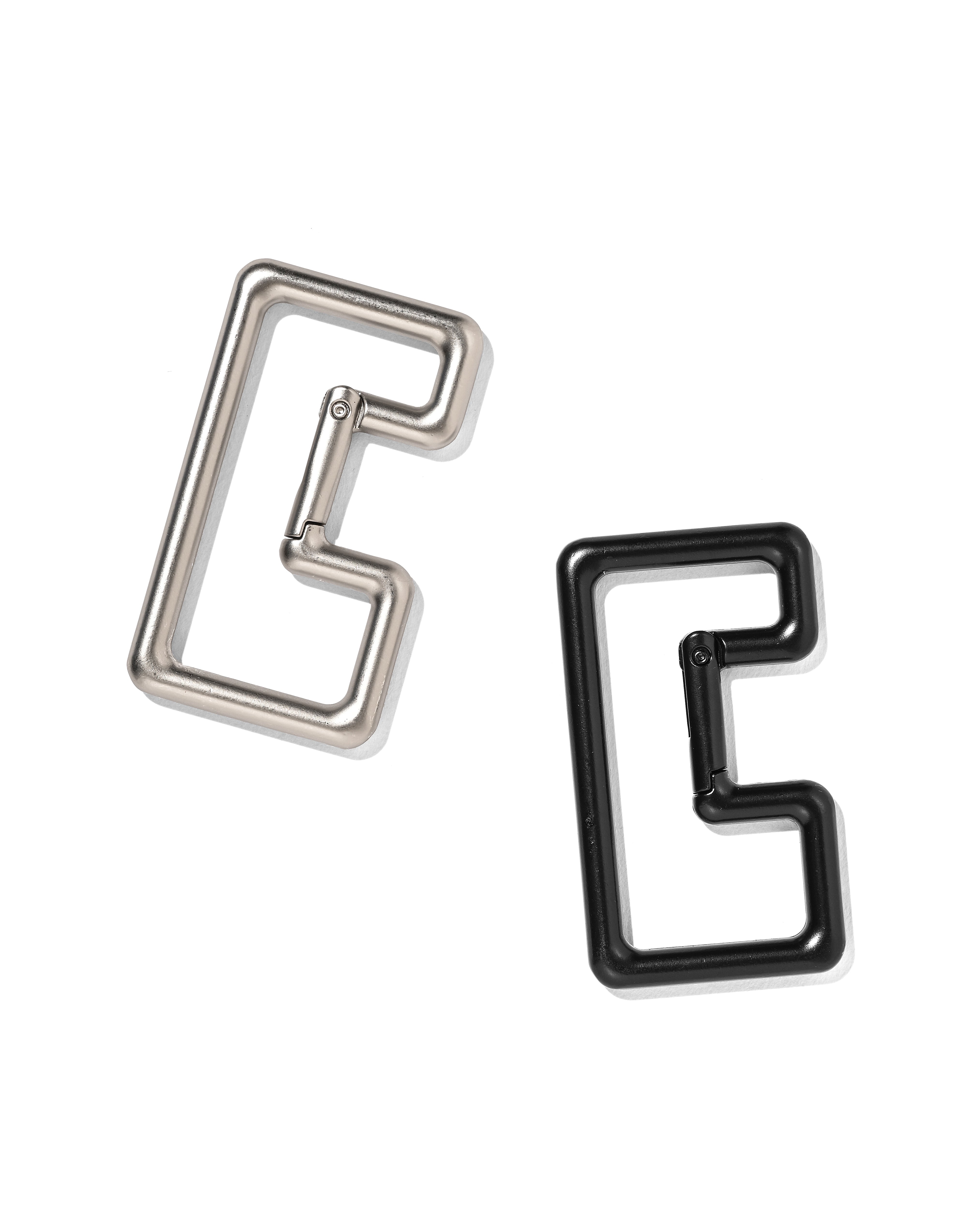 5.9 SAT 20:00- IN STOCK】“C” LOGO CARABINER (SILVER)