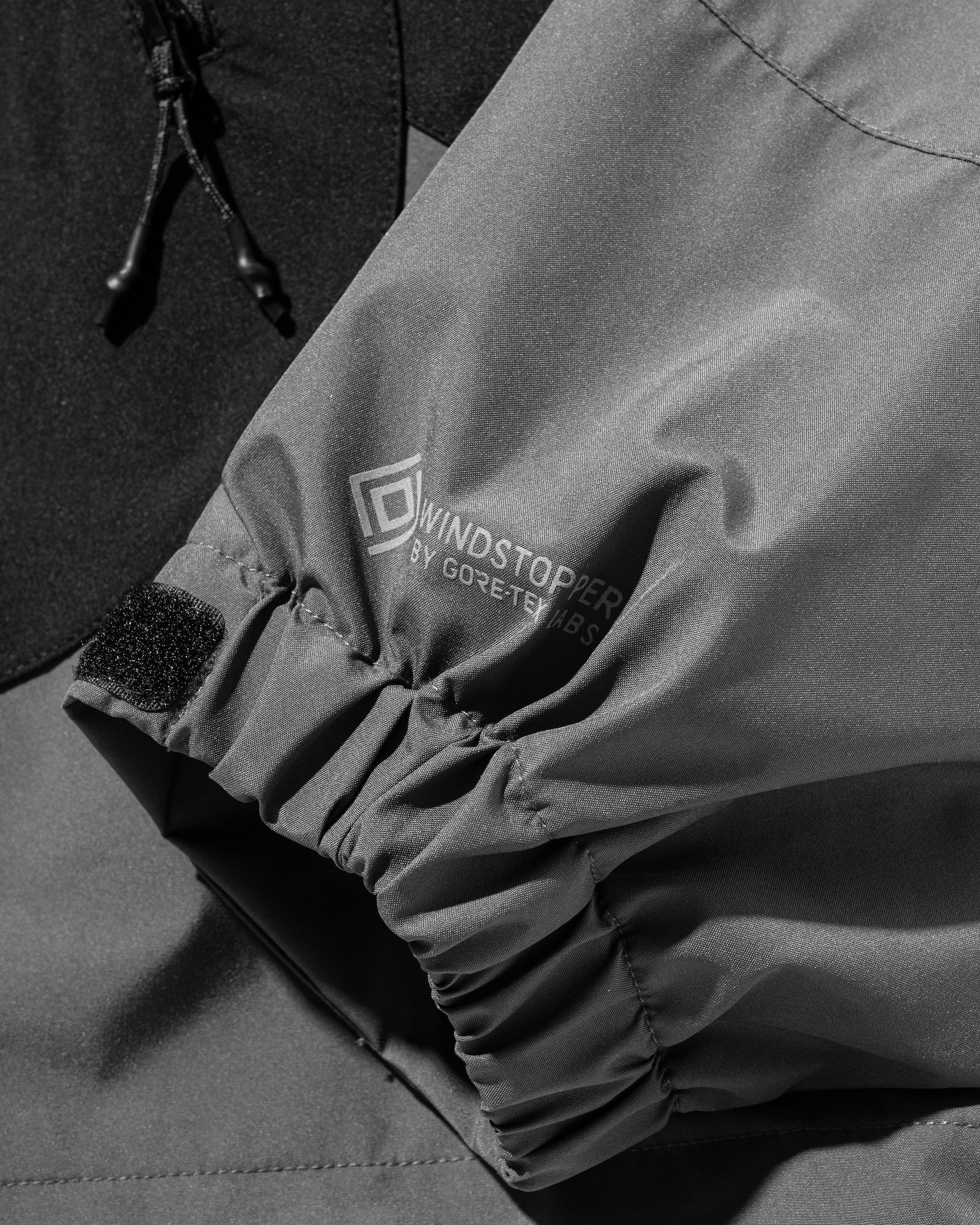 【9.17 WED 20:00- IN STOCK】+phenix WINDSTOPPER® by GORE-TEX LABS CITY MILITARY JACKET (GRAPHAITE GRAY× BLACK)