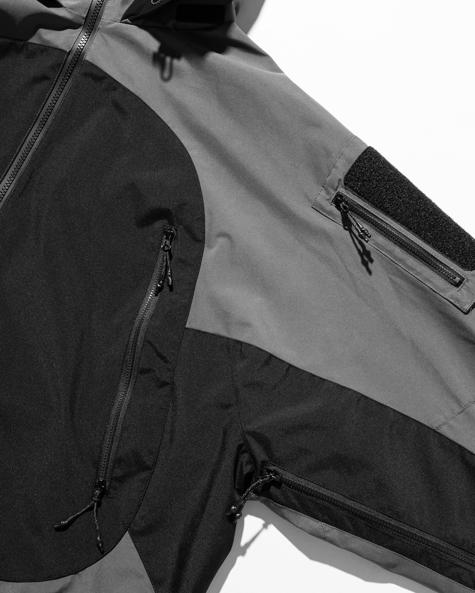 【9.17 WED 20:00- IN STOCK】+phenix WINDSTOPPER® by GORE-TEX LABS CITY MILITARY JACKET (GRAPHAITE GRAY× BLACK)