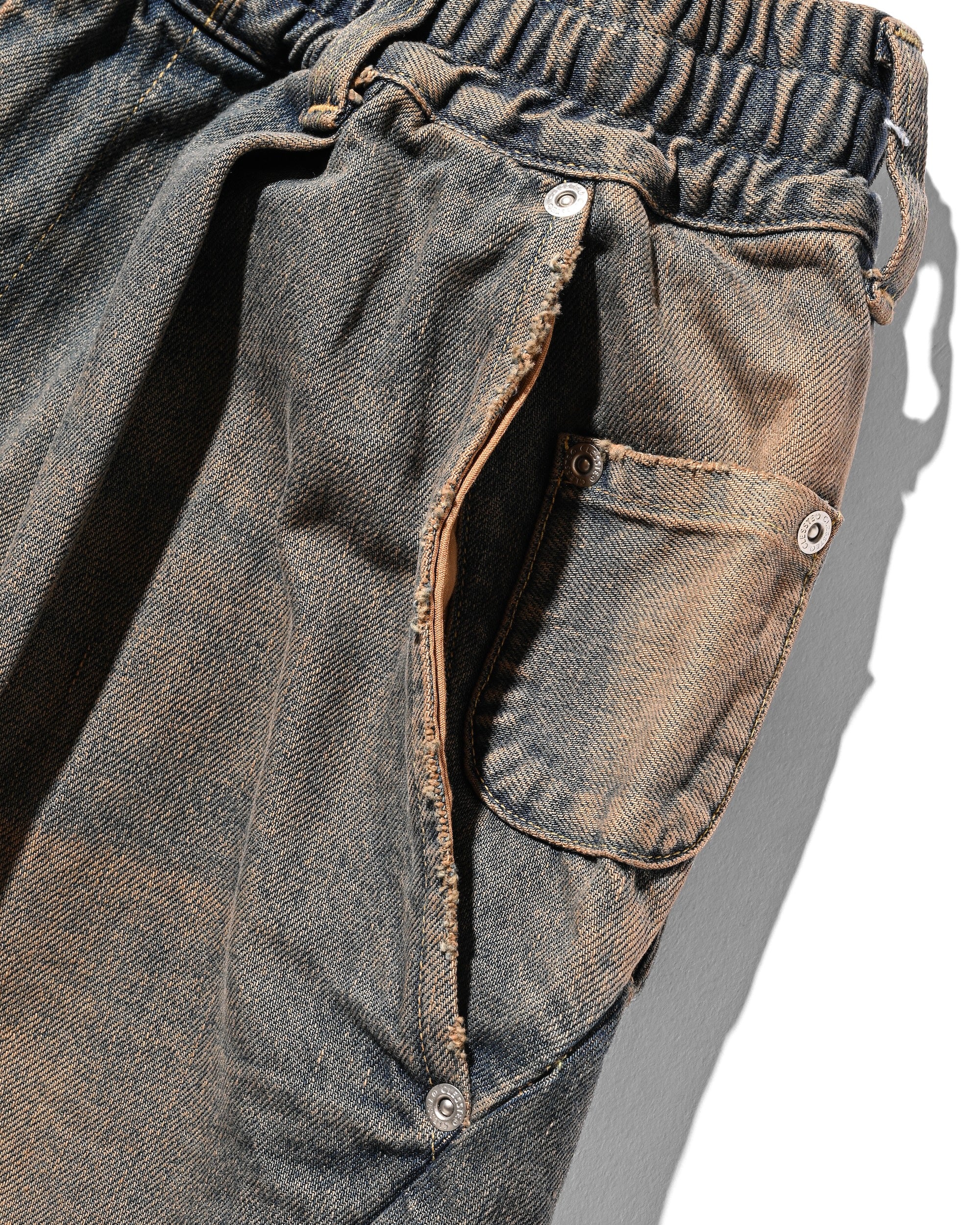 【10.22 WED 20:00- IN STOCK】VINTAGE DYED SELVEDGE DENIM MASSIVE TWISTED PANTS (VINTAGE BROWN)