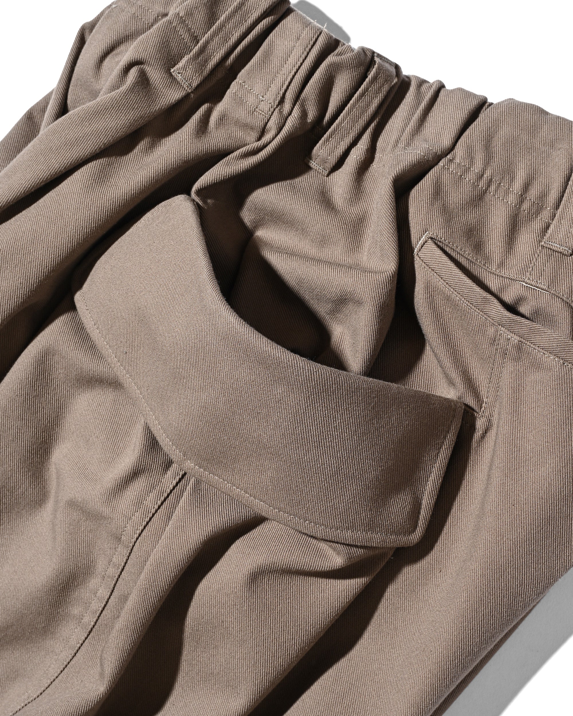 【4.25 SAT 20:00- IN STOCK】SIDE FLAP CURVE PANTS (MOCHA)