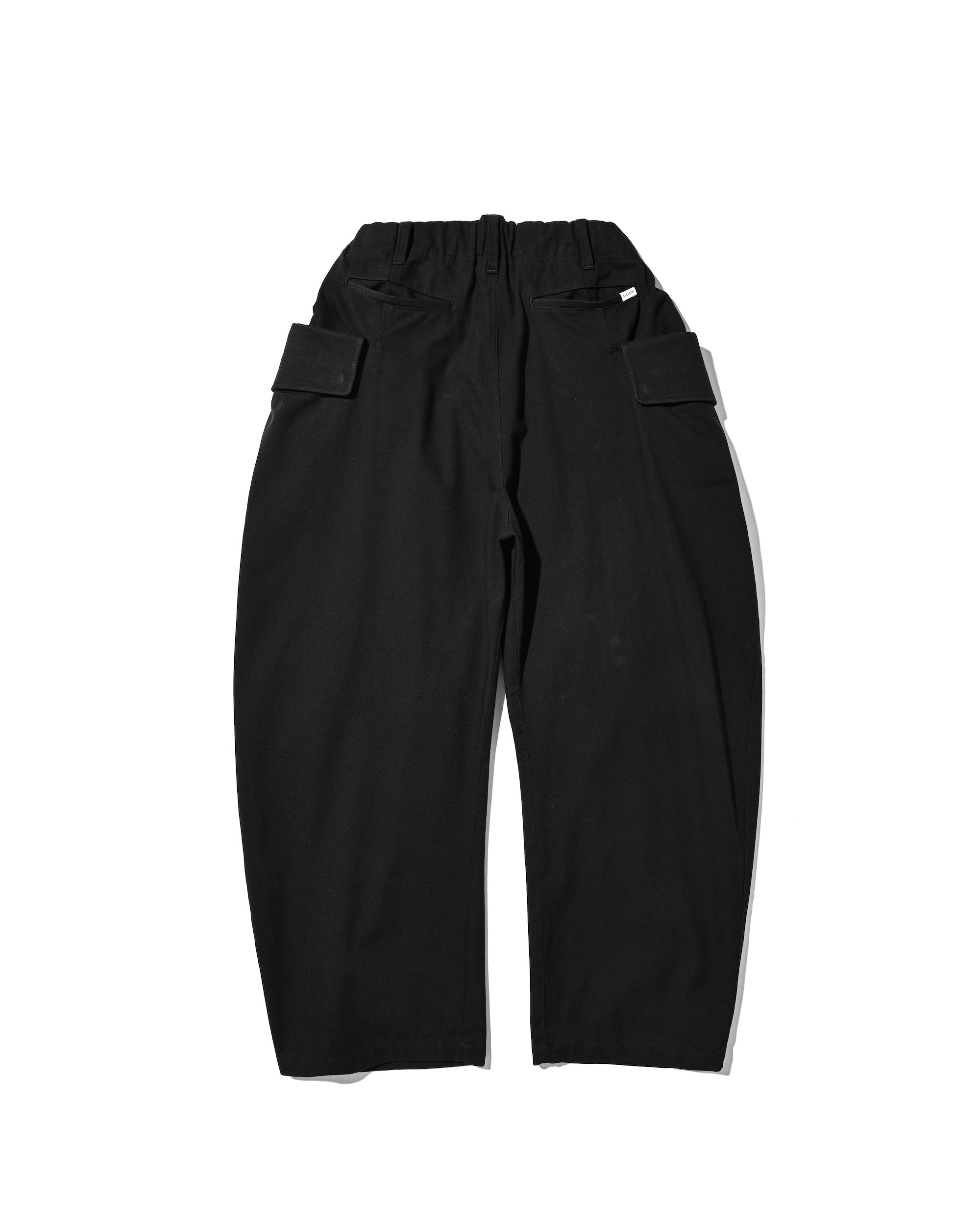 【4.25 SAT 20:00- IN STOCK】SIDE FLAP CURVE PANTS (BLACK)