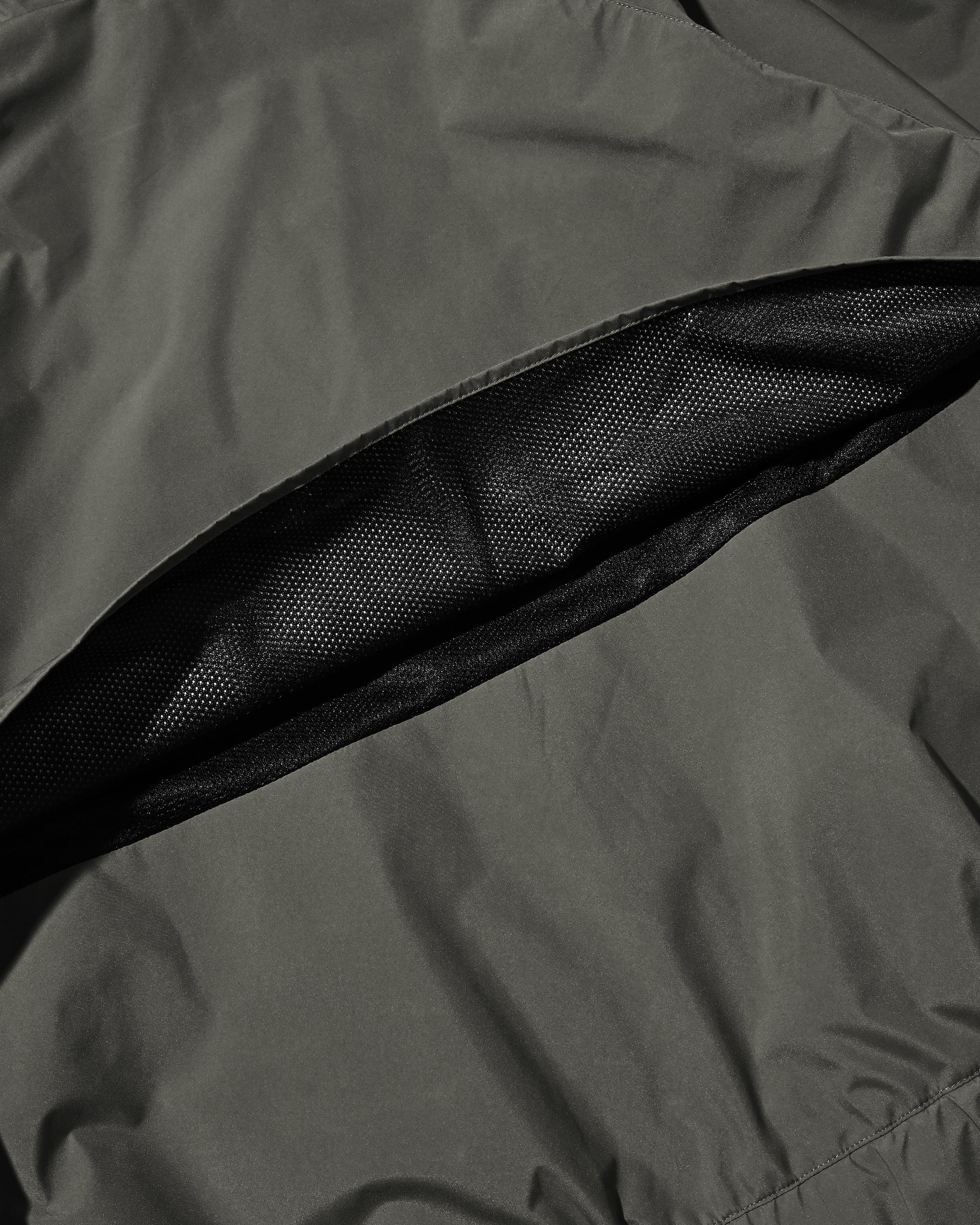 +PHENIX WINDSTOPPER® BY GORE-TEX LABS CITY CORE STAND JACKET (ASPHALT GRAY)