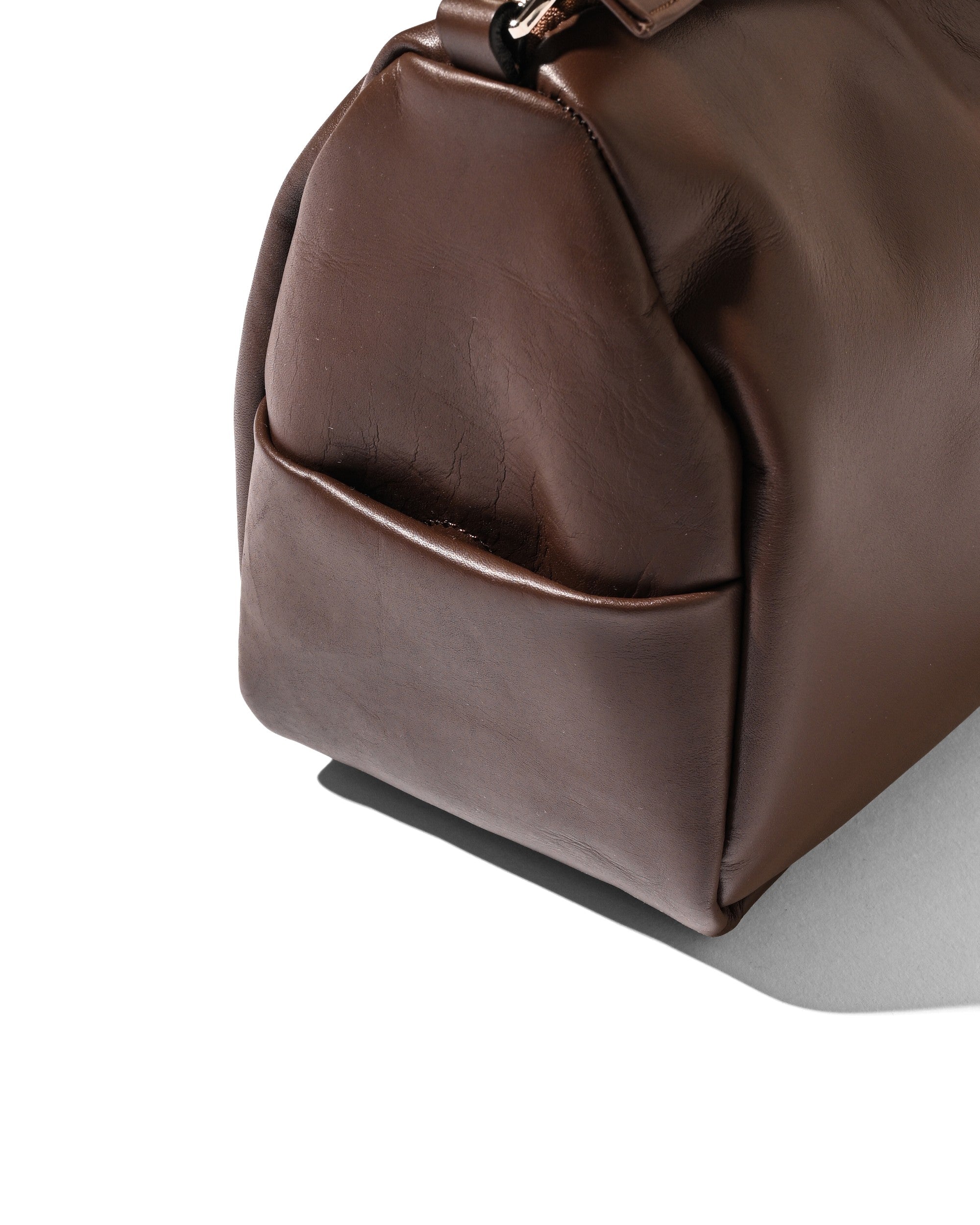 【7.29 WED 20:00- IN STOCK】LEATHER DAYOFF BAG (BROWN)