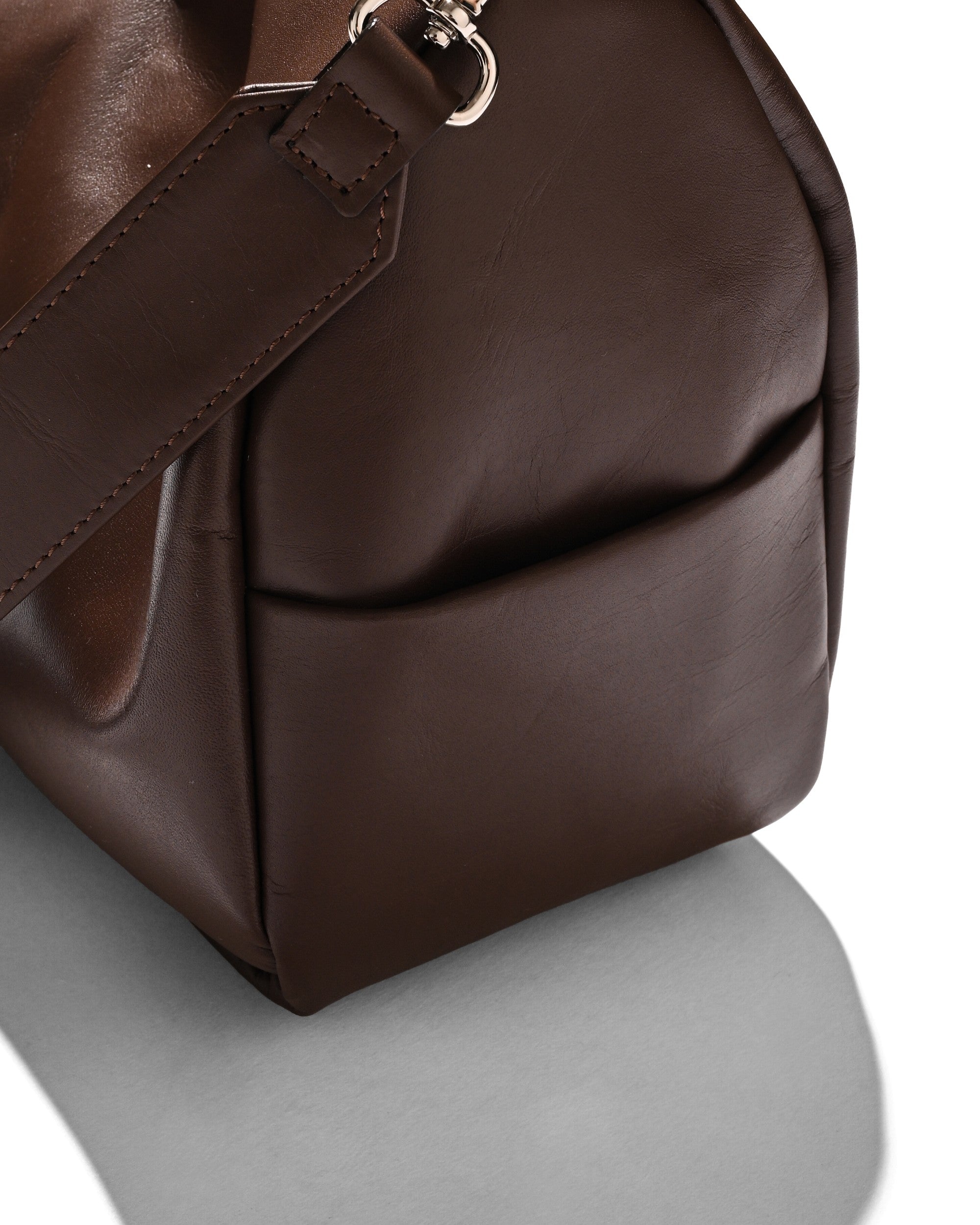 7.29 WED 20:00- IN STOCK】LEATHER DAYOFF BAG (BROWN)