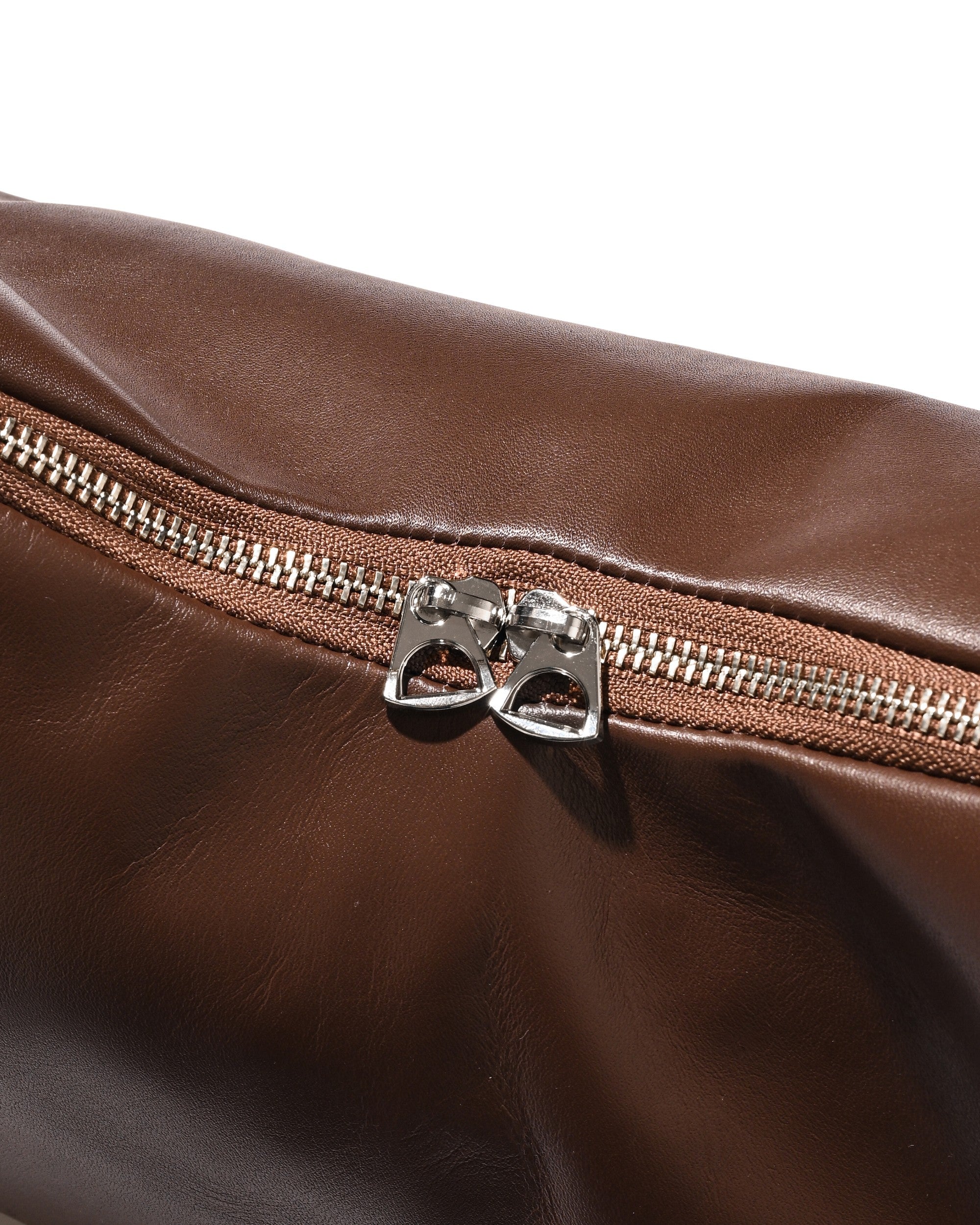 【7.29 WED 20:00- IN STOCK】LEATHER DAYOFF BAG (BROWN)