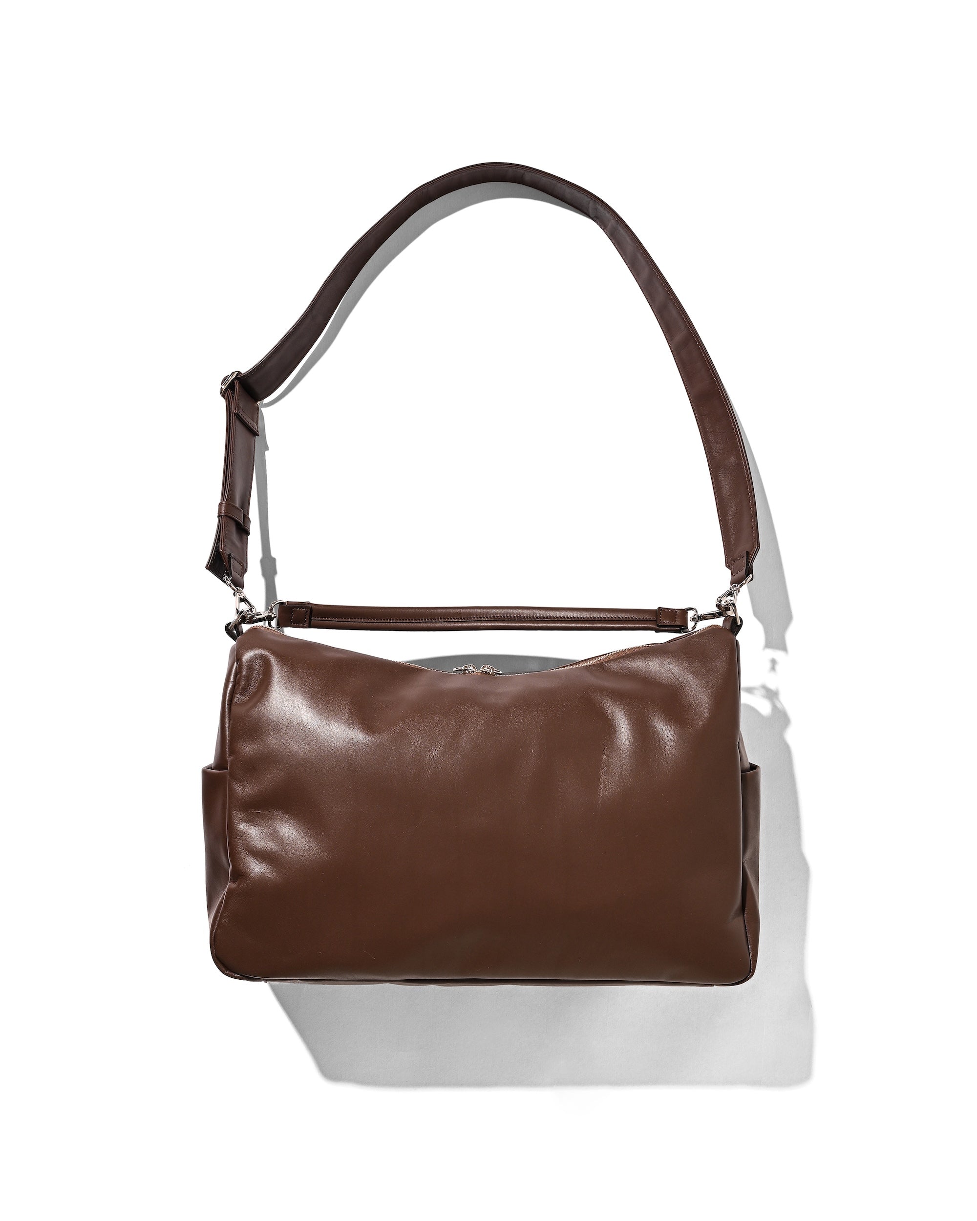 【6.17 WED 20:00- IN STOCK】LEATHER DAYOFF BAG LARGE (BROWN)