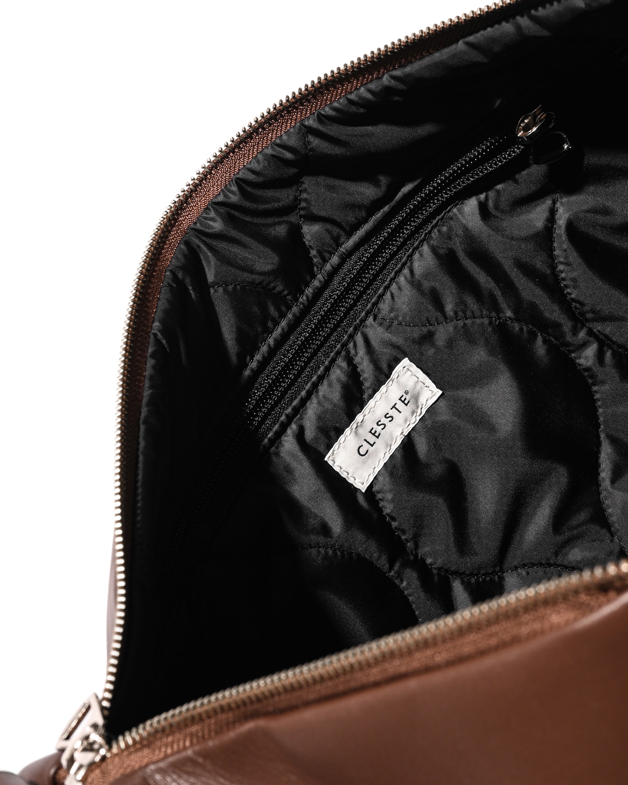 7.29 WED 20:00- IN STOCK】LEATHER DAYOFF BAG LARGE (BROWN)
