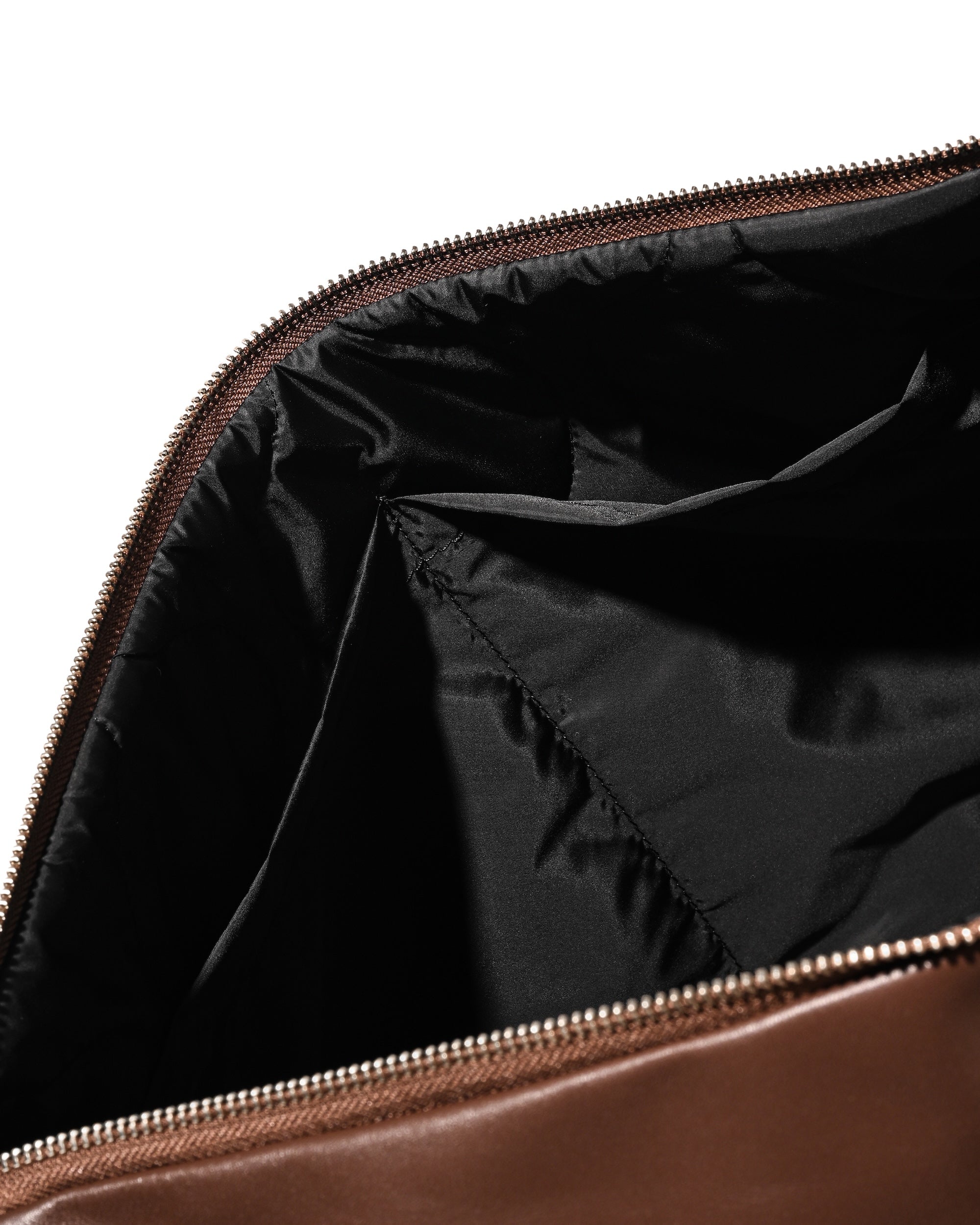 【6.17 WED 20:00- IN STOCK】LEATHER DAYOFF BAG LARGE (BROWN)
