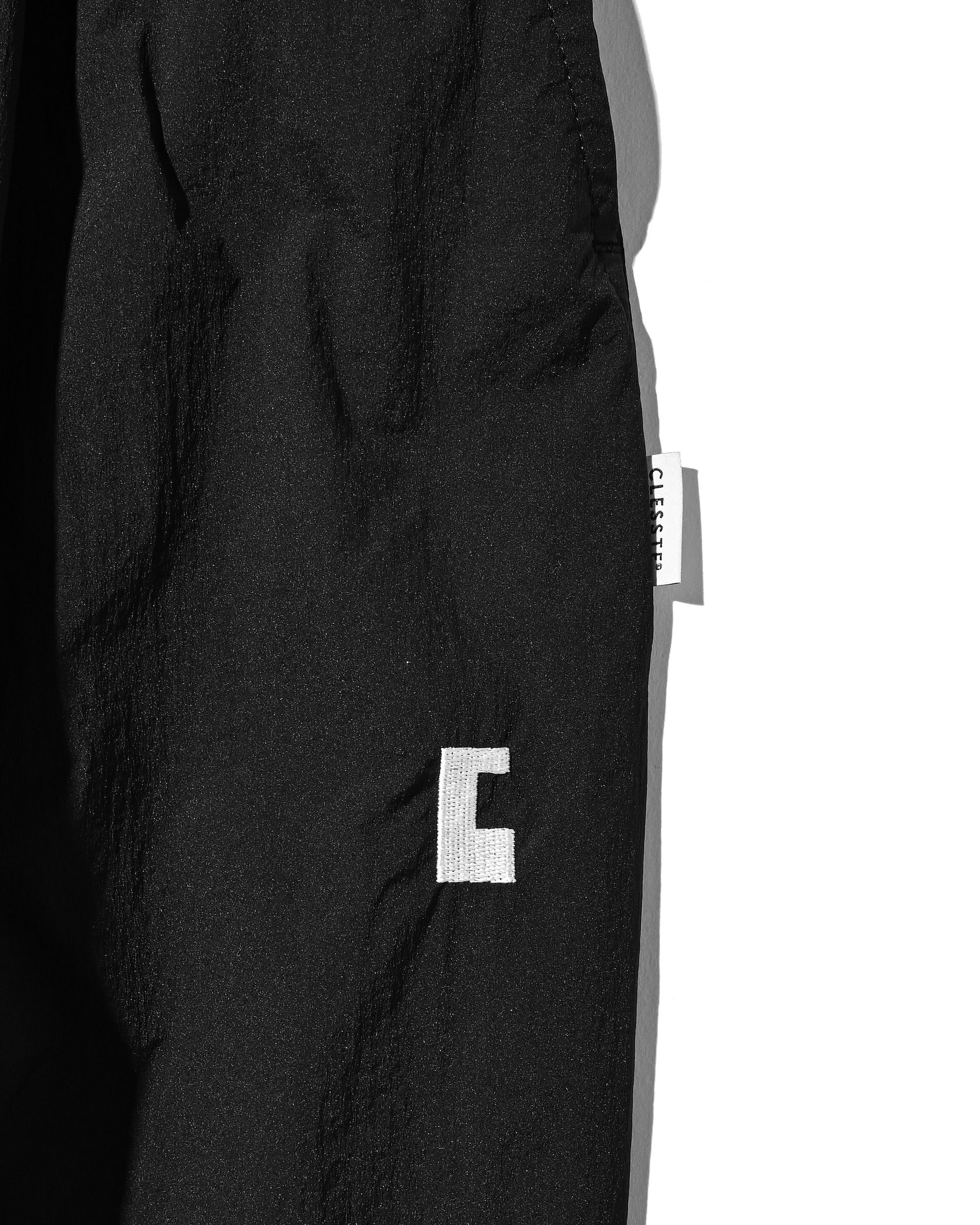 "C” CRISPY NYLON CITY UNIFORM WIDE TAPERED PANTS (BLACK×WHITE)