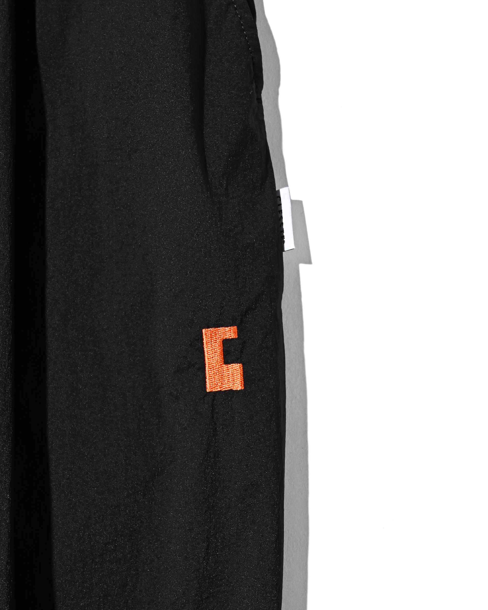 "C” CRISPY NYLON CITY UNIFORM WIDE TAPERED PANTS (BLACK×ORANGE)