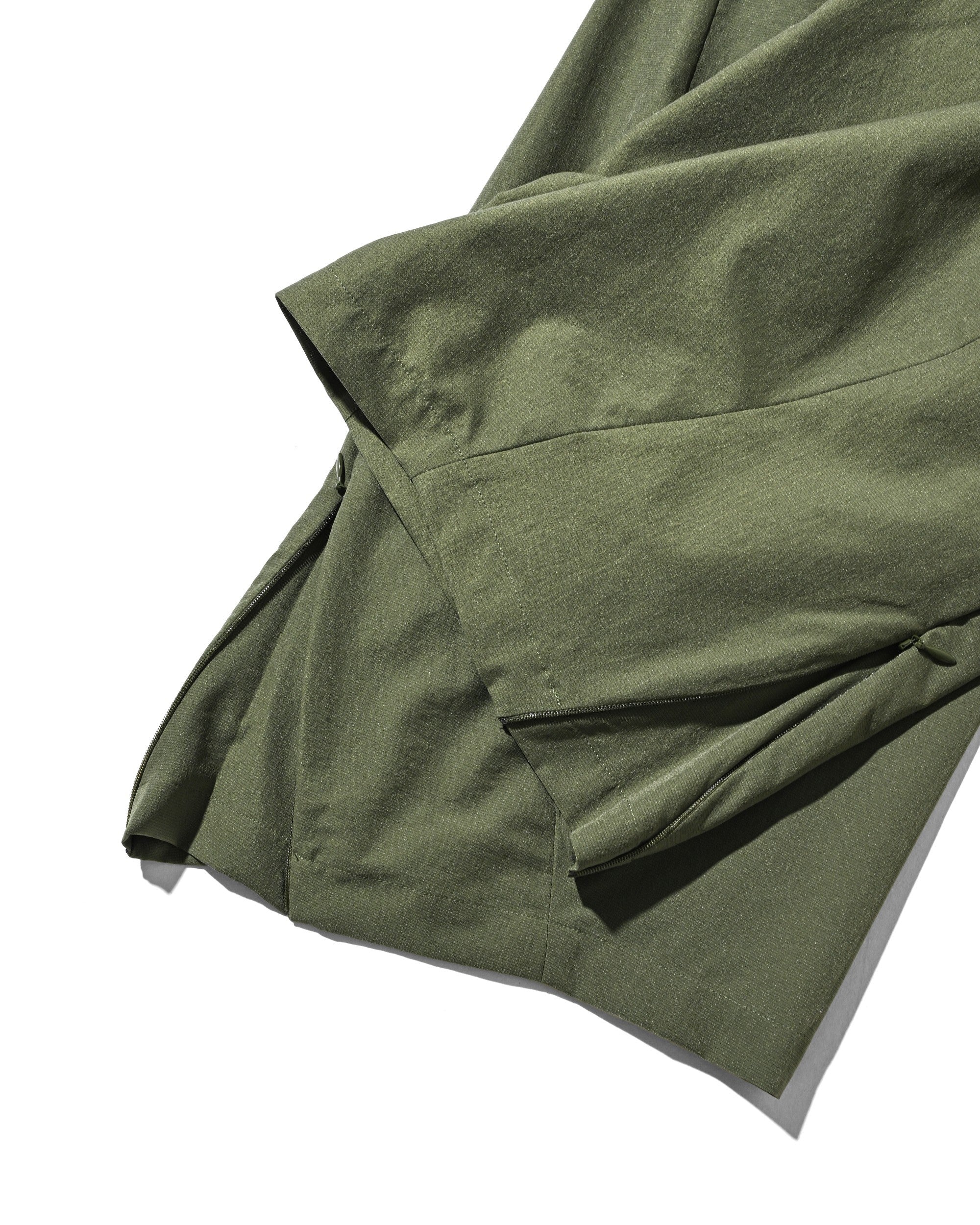 【6.3 WED 20:00- IN STOCK】COOLDOTS® CITY BARREL LEG PANTS（OLIVE）