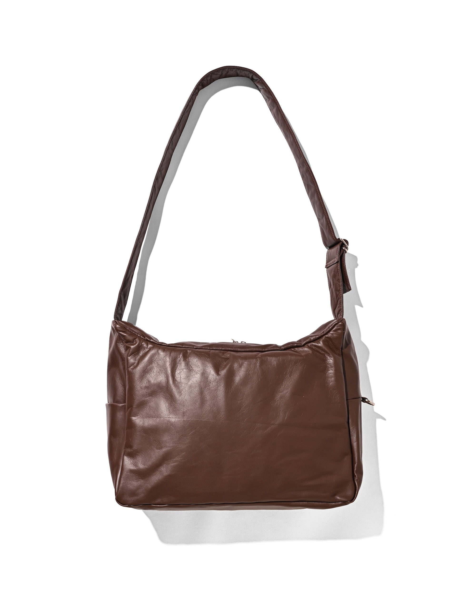 【8.5 WED 20:00- IN STOCK】LEATHER HOLIDAY BAG LARGE (BROWN）