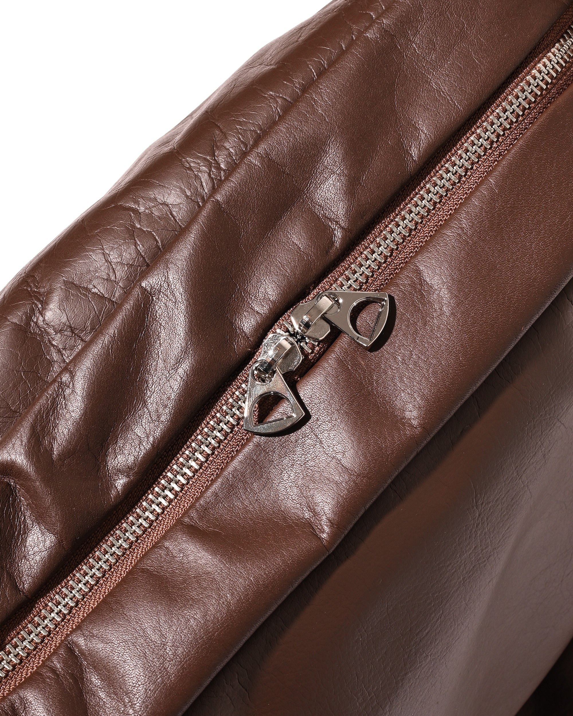 【8.5 WED 20:00- IN STOCK】LEATHER HOLIDAY BAG LARGE (BROWN）