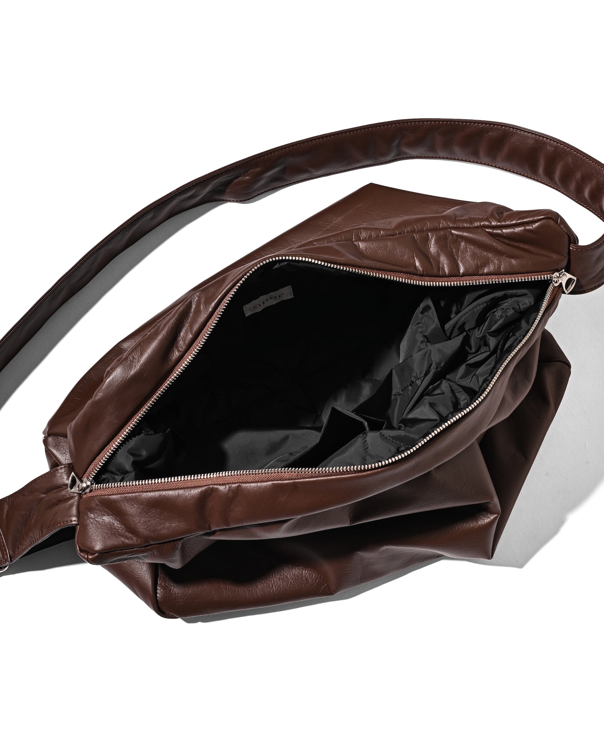 【8.5 WED 20:00- IN STOCK】LEATHER HOLIDAY BAG LARGE (BROWN）