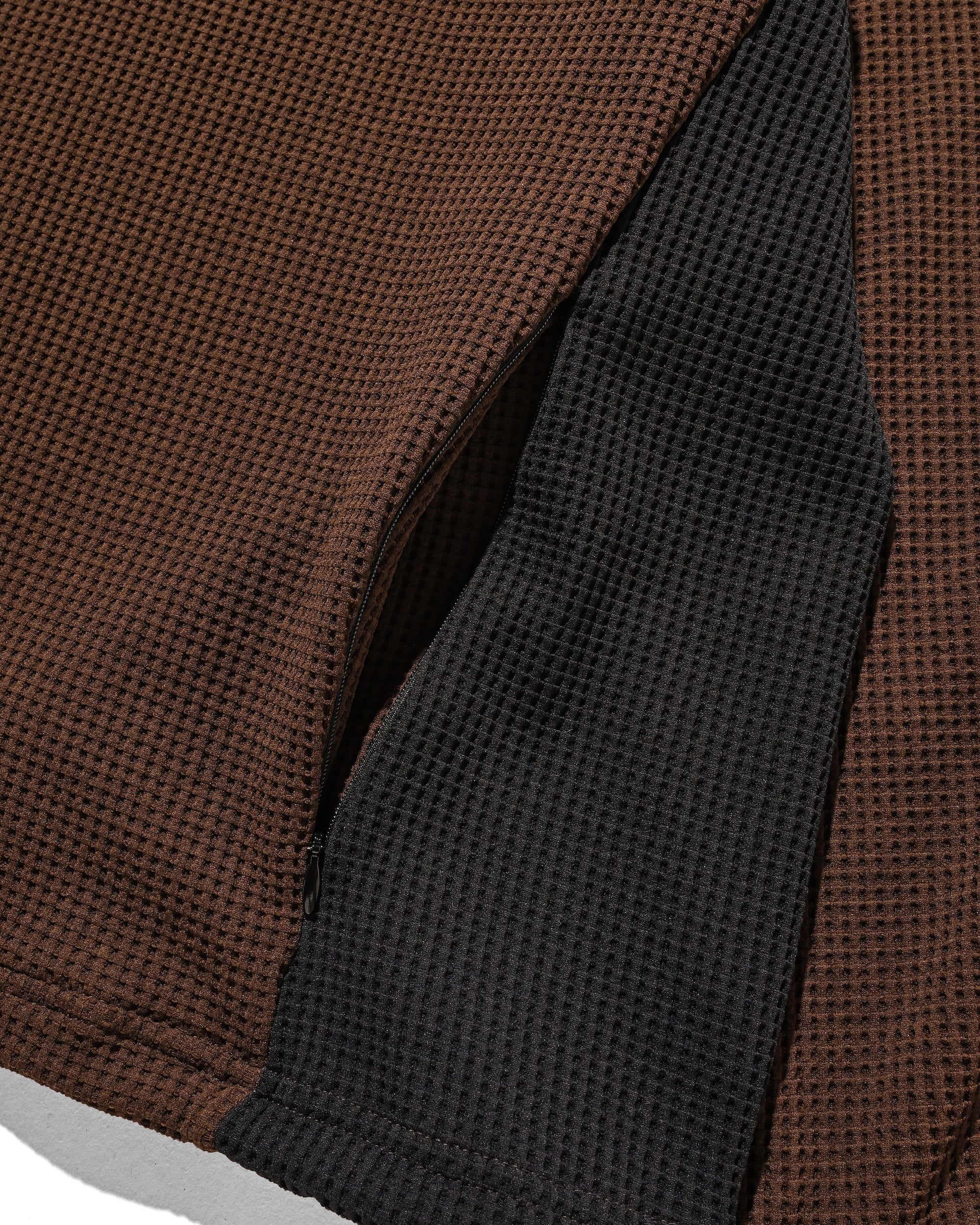 CITY LIGHT THERMAL HALF ZIP HOODIE (BROWN×BLACK)