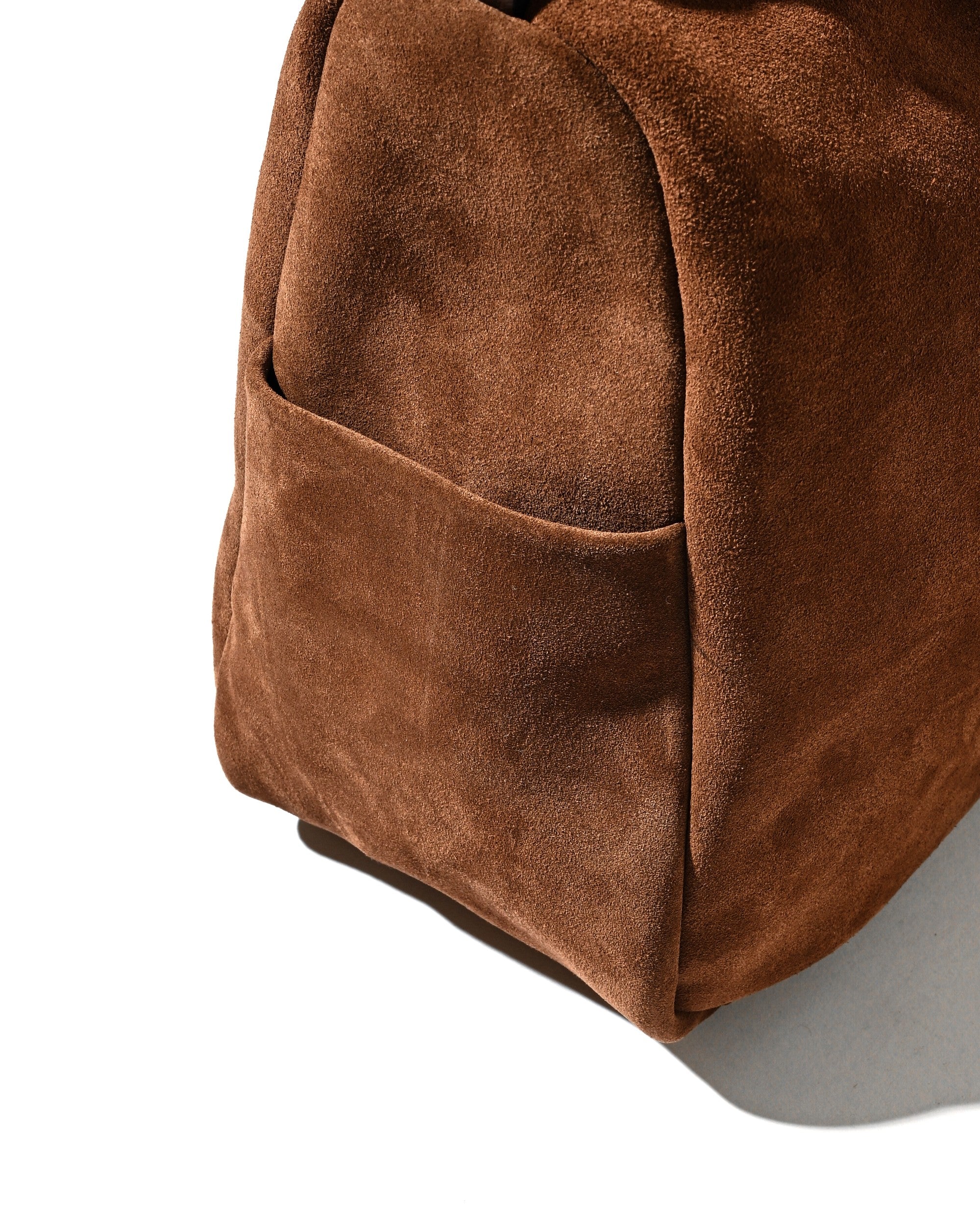 SUEDE DAYOFF BAG LARGE (BROWN)