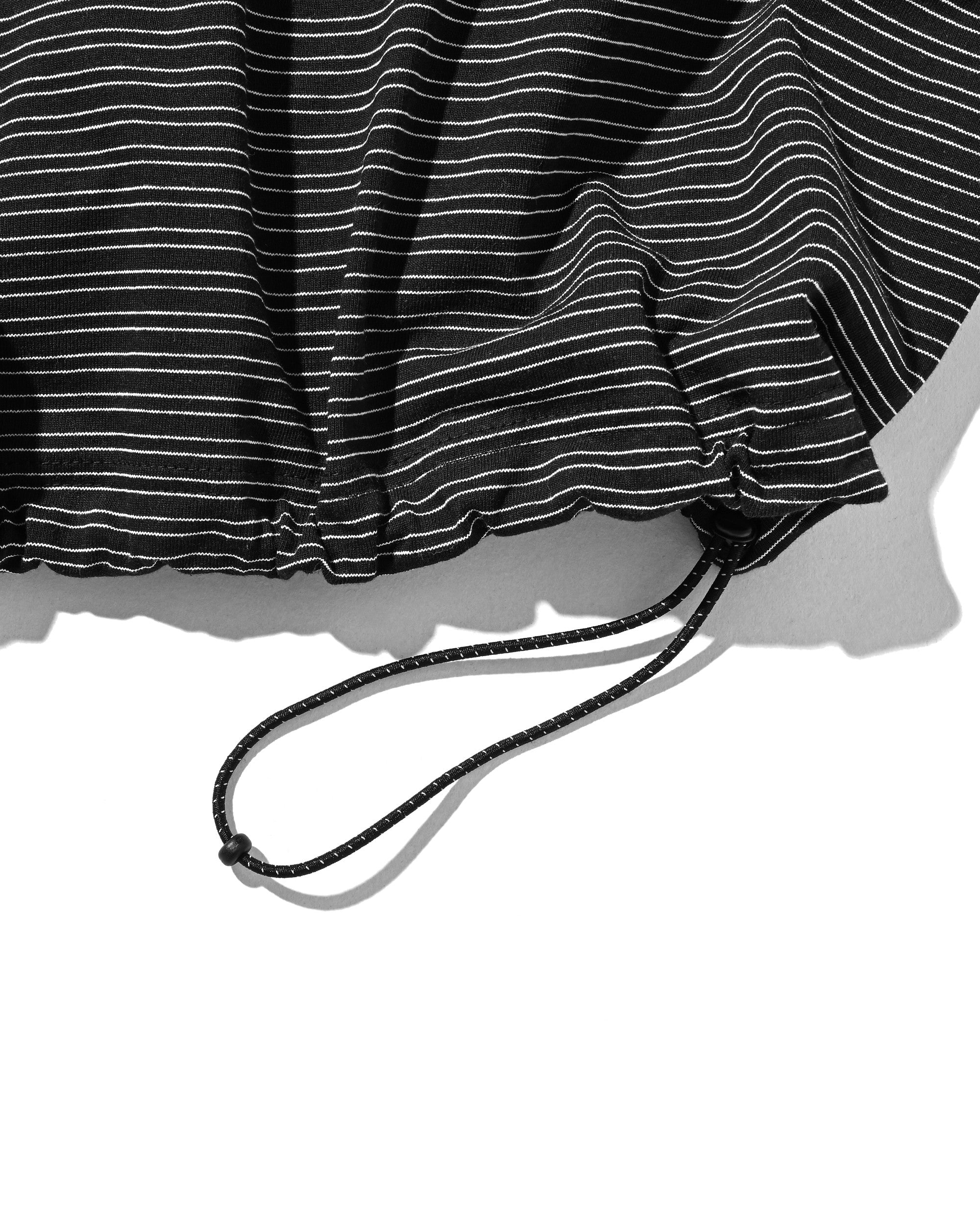 MICRO STRIPE S/S T-SHIRT WITH DRAWSTRINGS (BLACK)