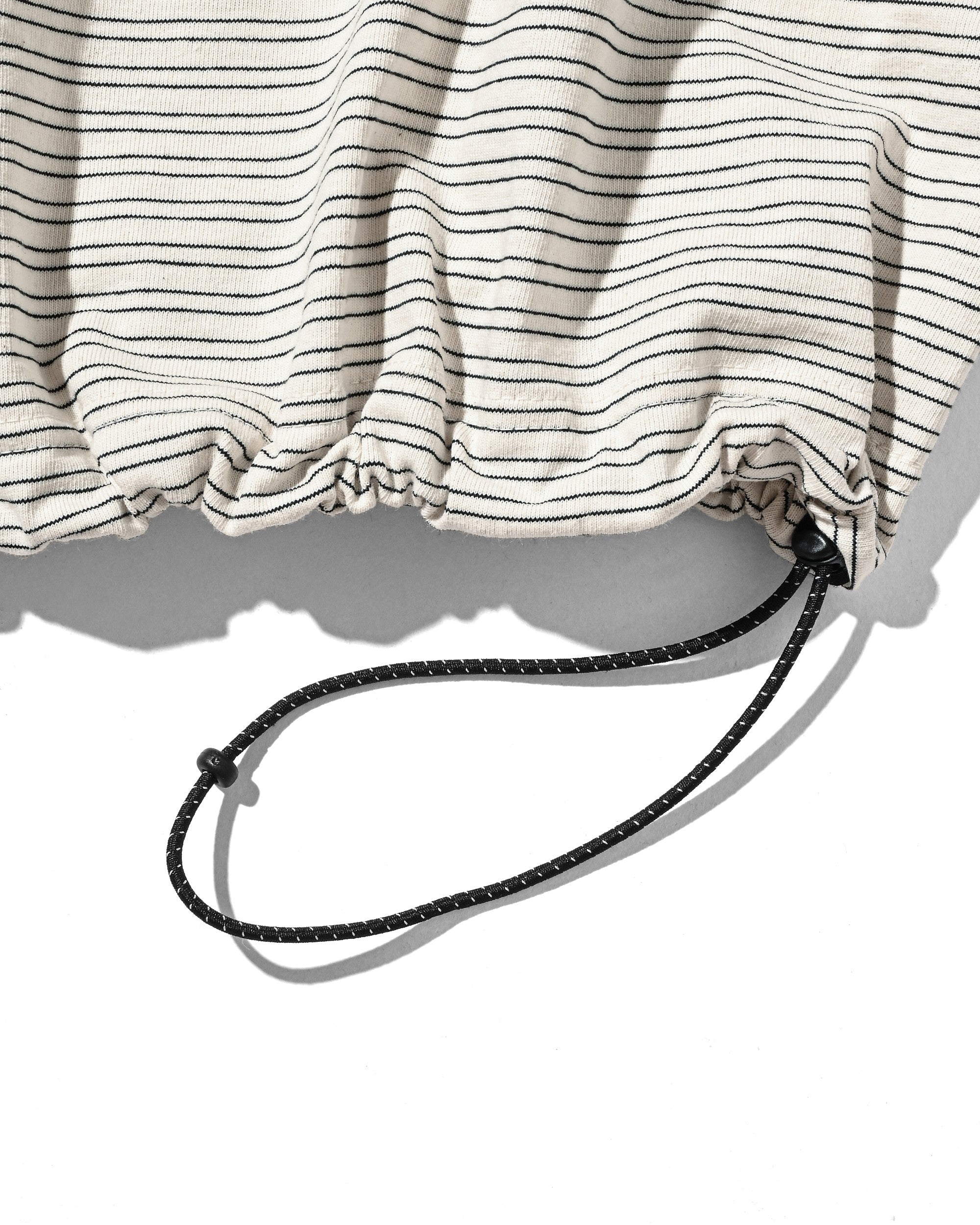 【7.4 SAT 20:00- IN STOCK】MICRO STRIPE S/S T-SHIRT WITH DRAWSTRINGS (IVORY)