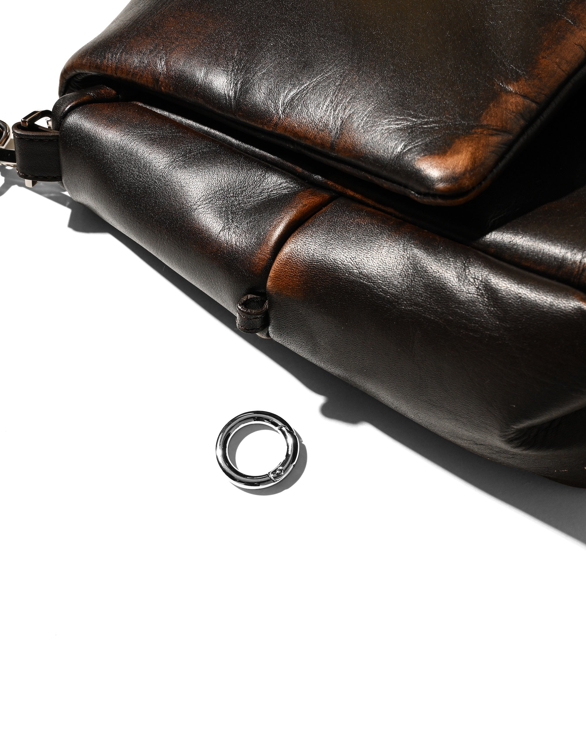 【12.10 WED 20:00- IN STOCK】VINTAGE LEATHER PADDED FLAP HOLIDAY BAG (BROWN)