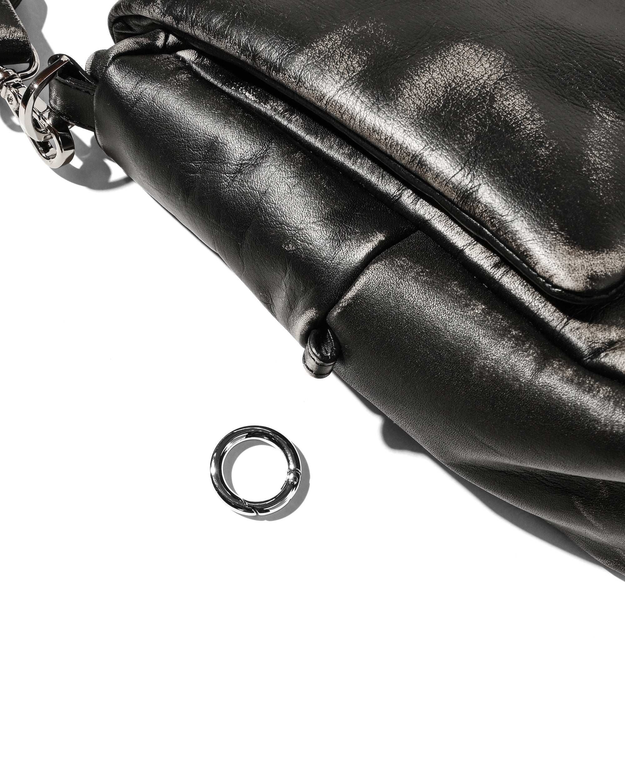 【12.10 WED 20:00- IN STOCK】VINTAGE LEATHER PADDED FLAP HOLIDAY BAG (BLACK)