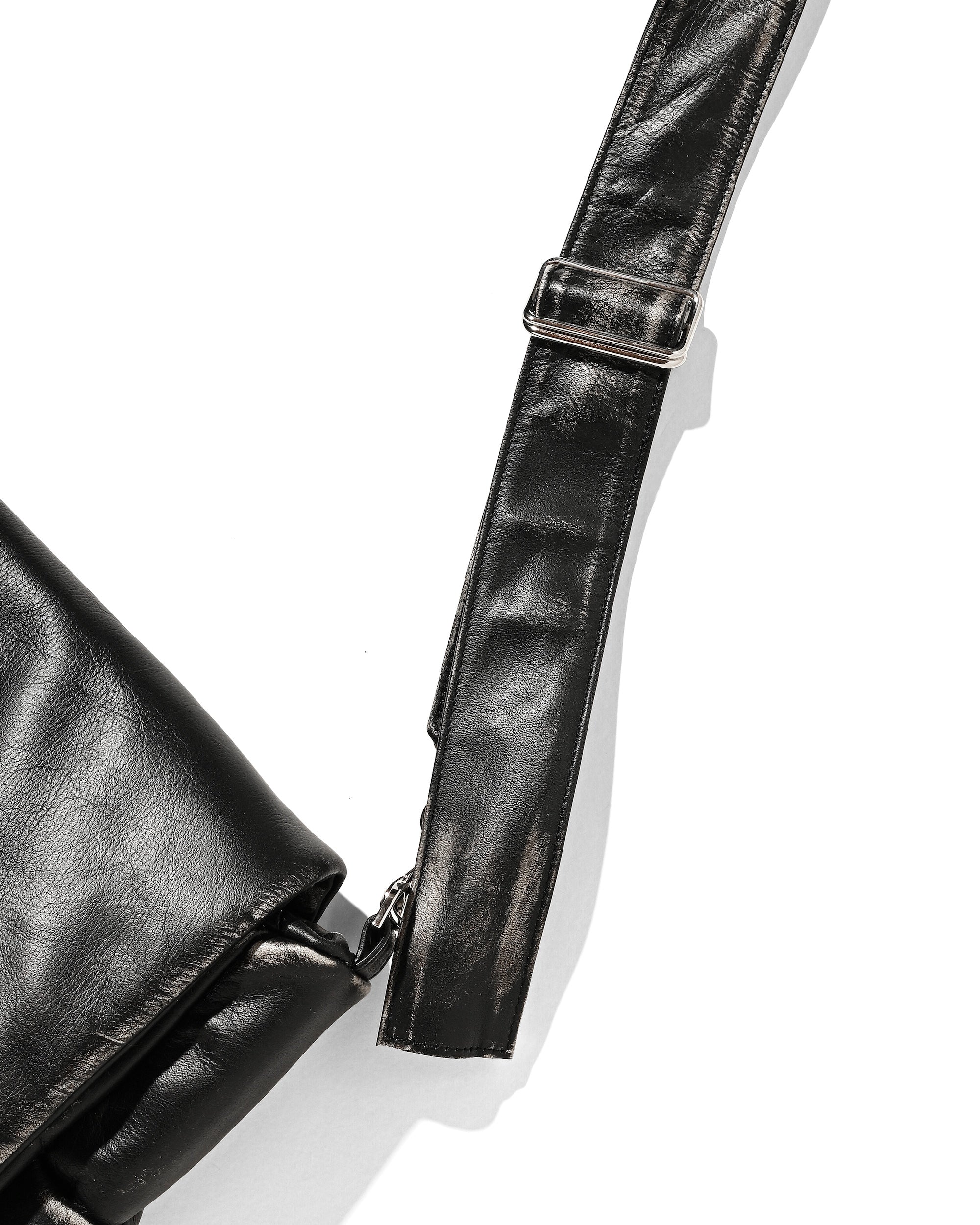 【12.10 WED 20:00- IN STOCK】VINTAGE LEATHER PADDED FLAP HOLIDAY BAG (BLACK)