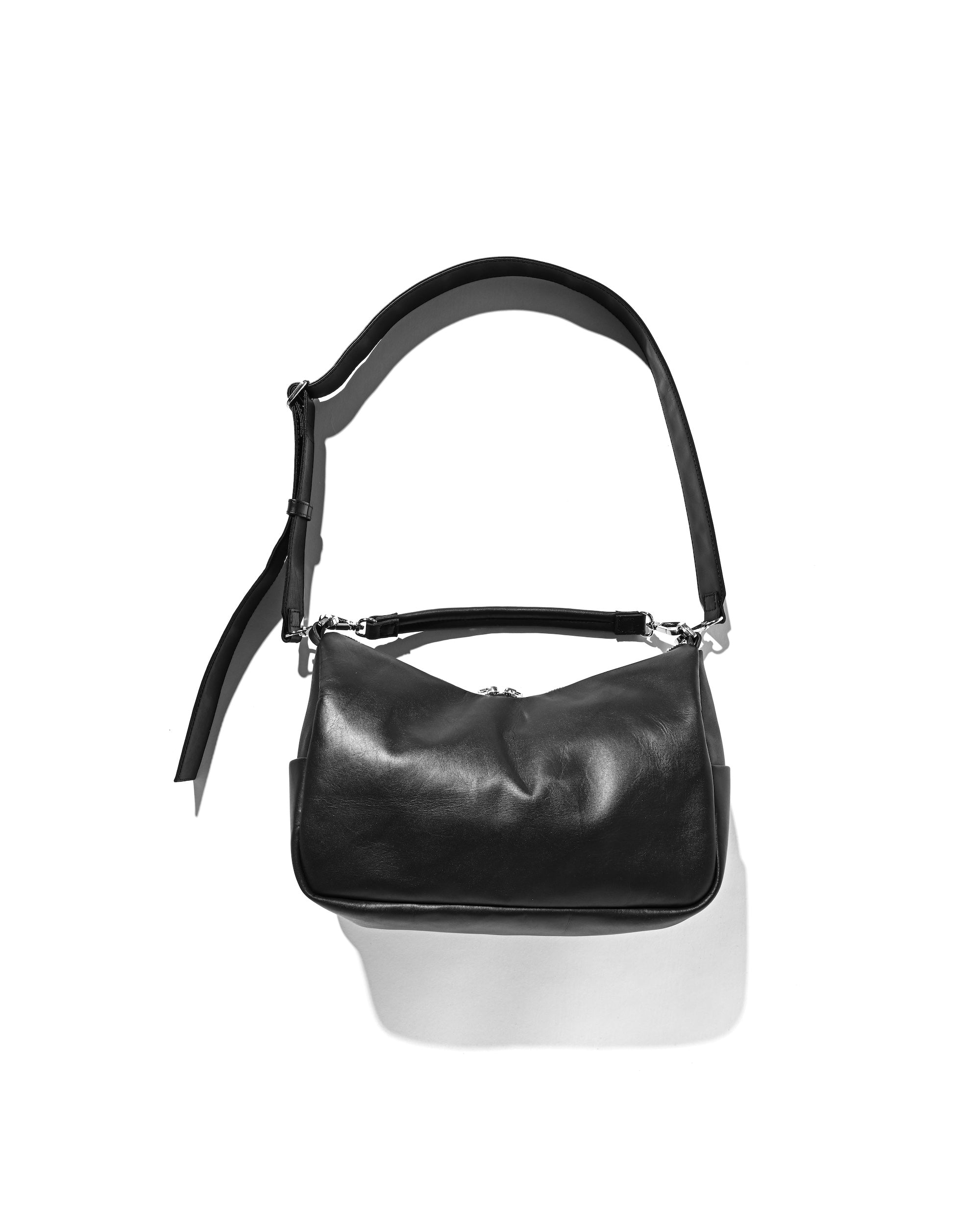 1.17 SAT 20:00- IN STOCK】LEATHER DAYOFF BAG (BLACK)