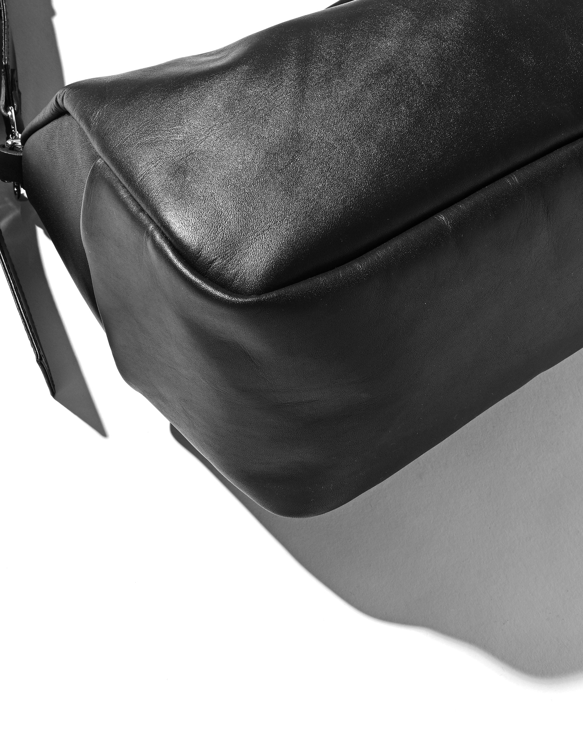 LEATHER DAYOFF BAG (BLACK)