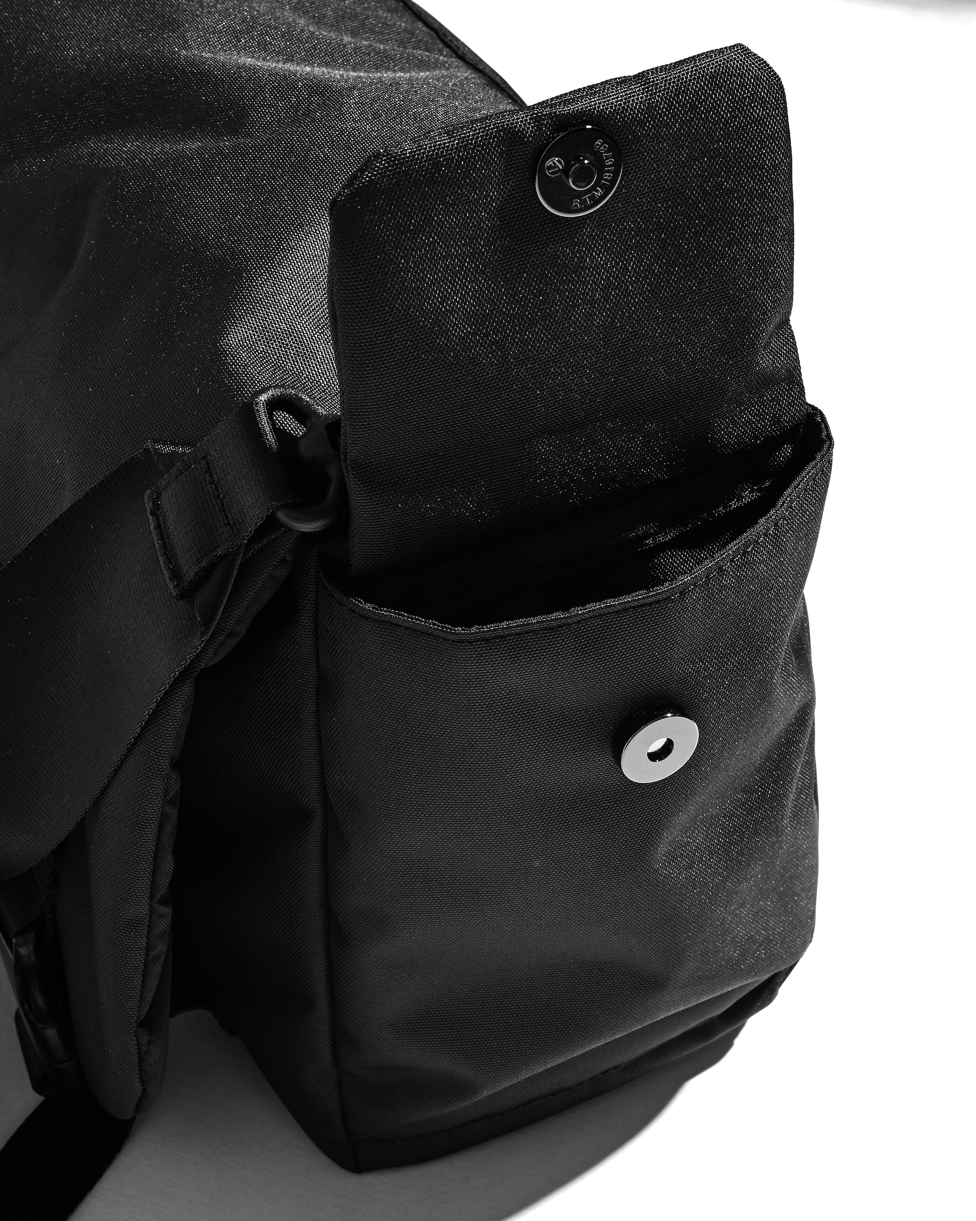 JOURNEY CROSS MESSENGER BAG (BLACK)