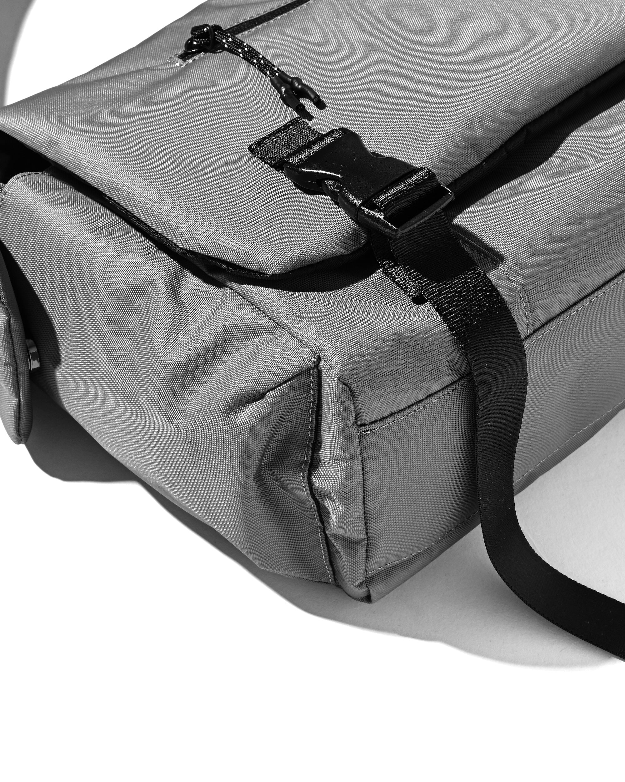 【6.13 SAT 20:00- IN STOCK】JOURNEY CROSS MESSENGER BAG (GRAY)