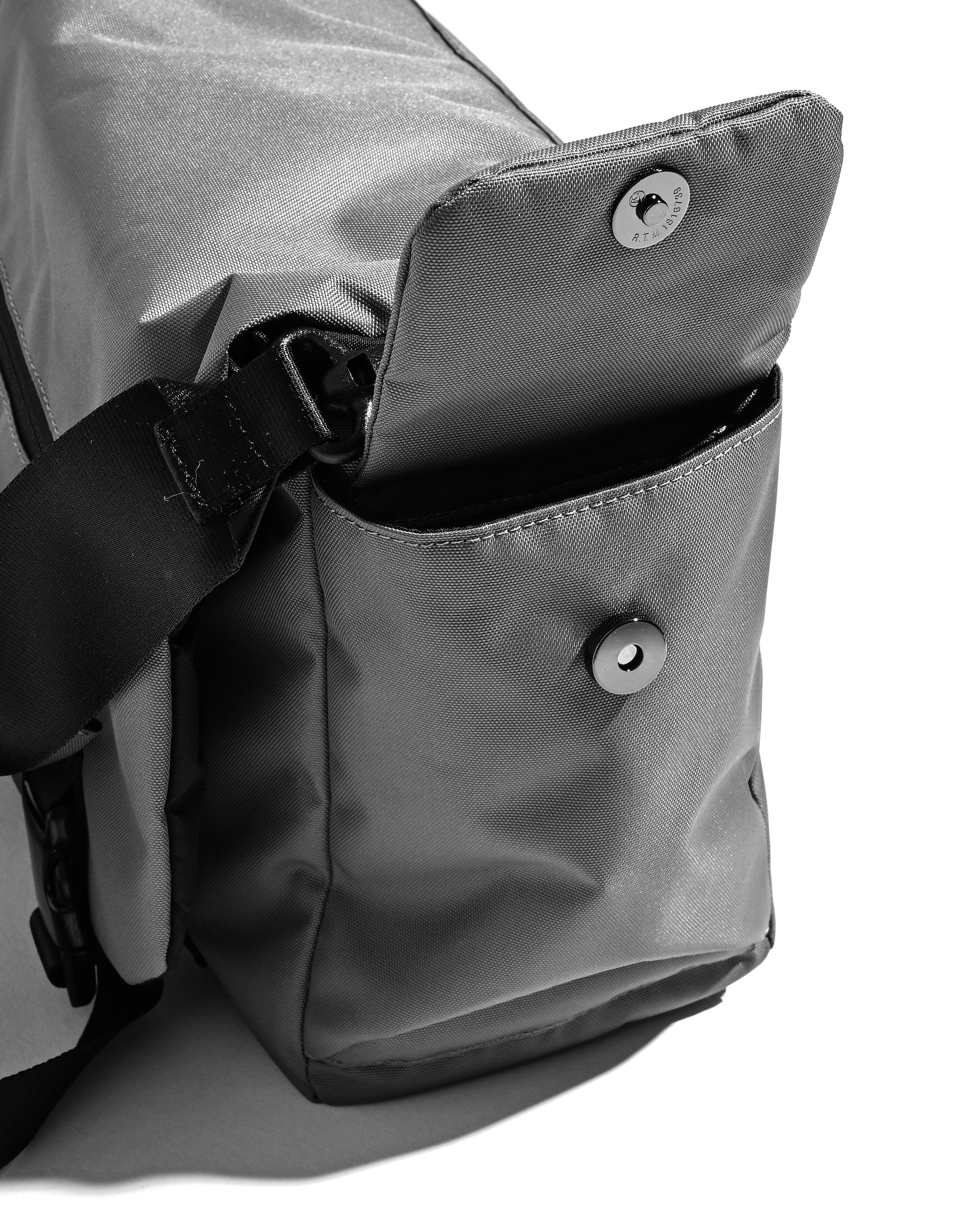 【6.13 SAT 20:00- IN STOCK】JOURNEY CROSS MESSENGER BAG (GRAY)