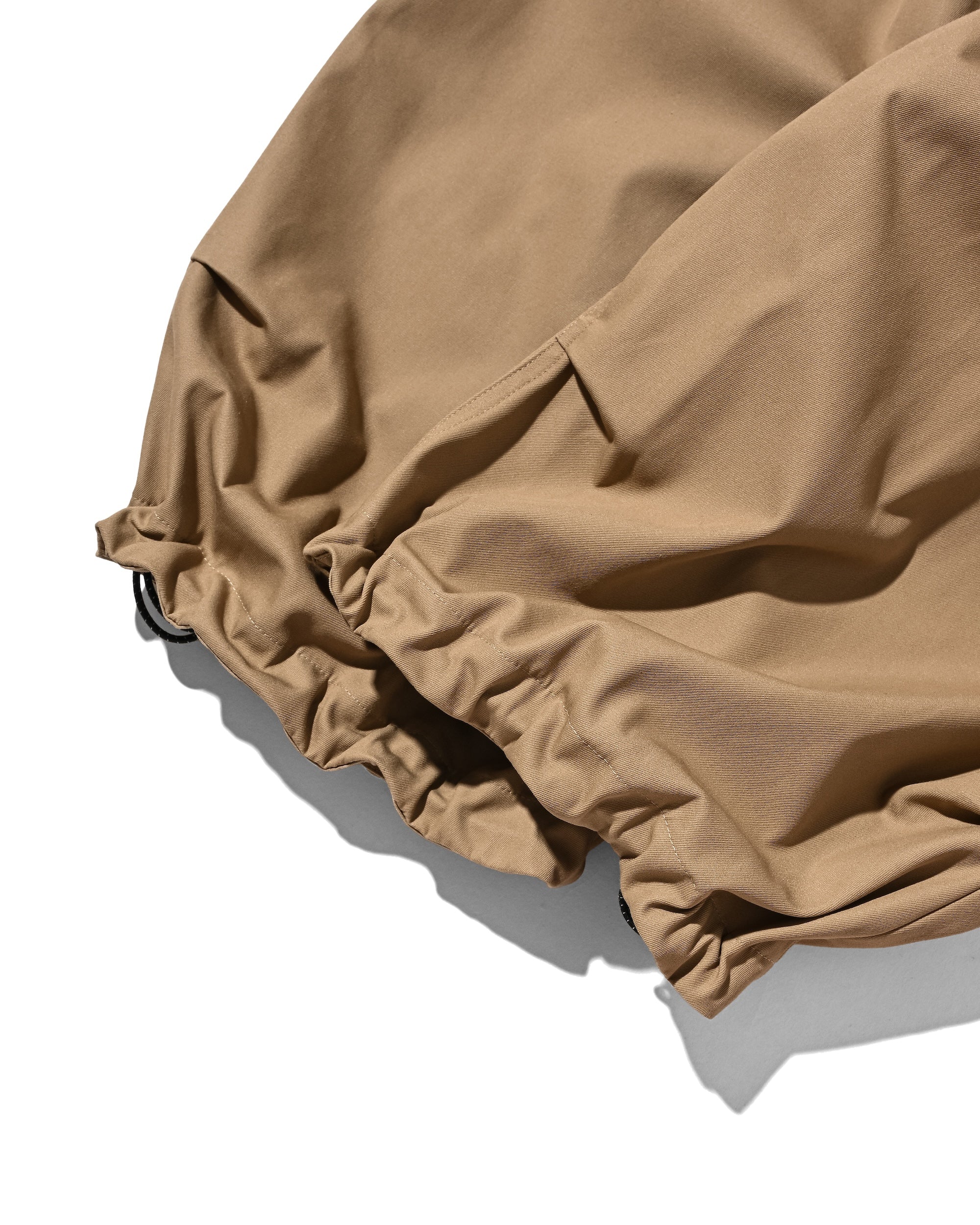 T/C GABARDINE CITY MASSIVE UTILITY CROPPED PANTS (BEIGE)