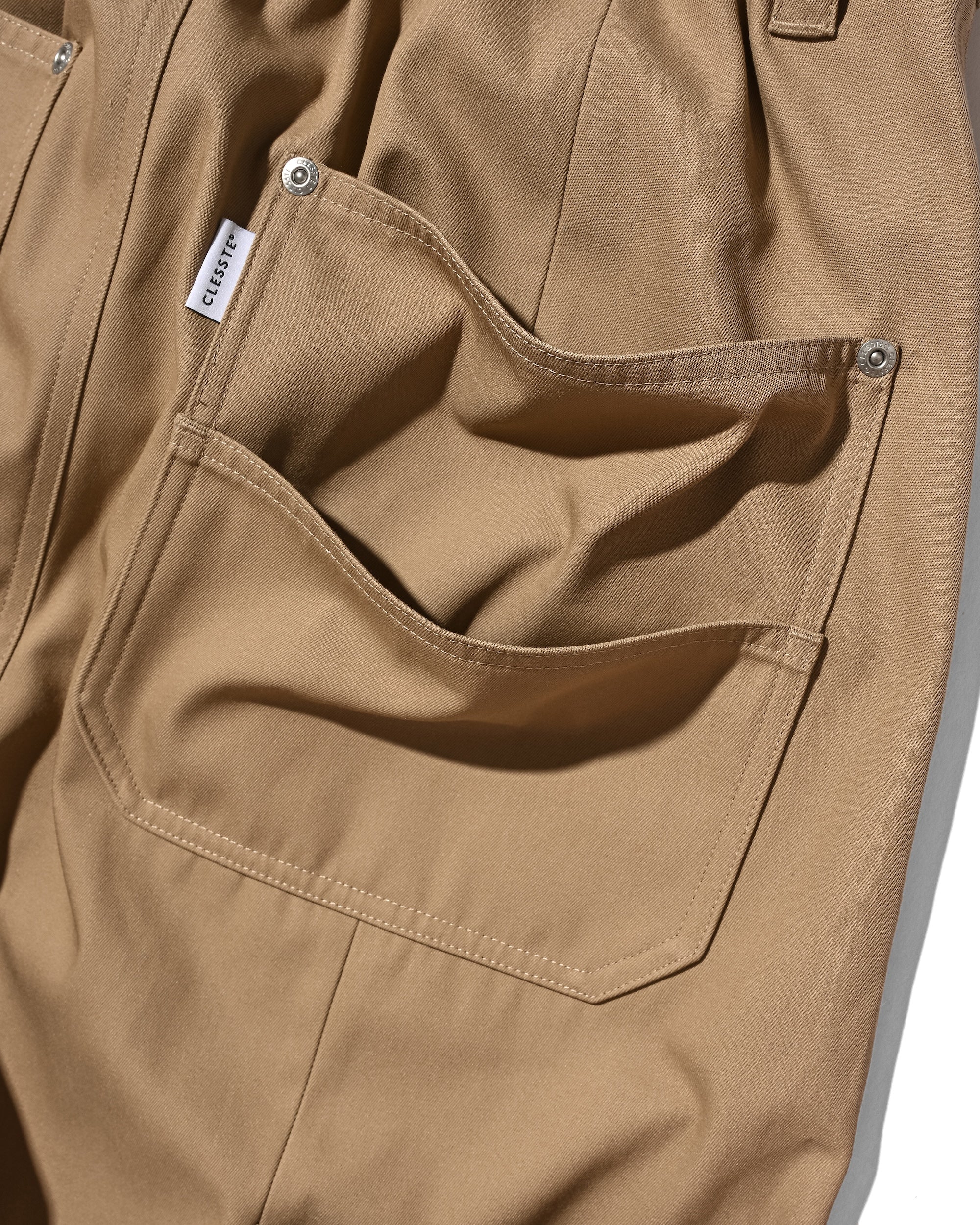 T/C GABARDINE CITY MASSIVE UTILITY CROPPED PANTS (BEIGE)